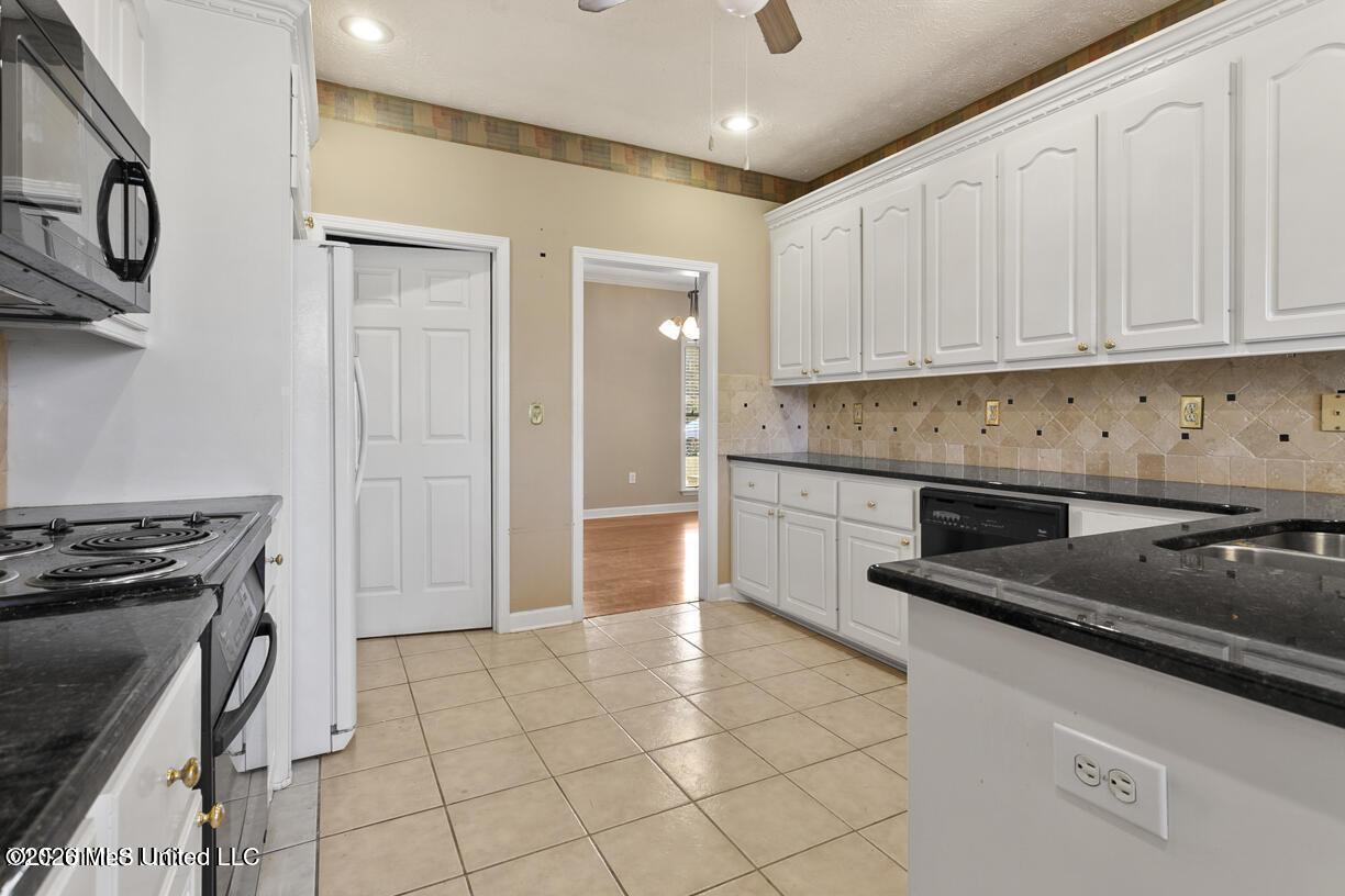 2023 S Cobblestone Cove Property Photo 12