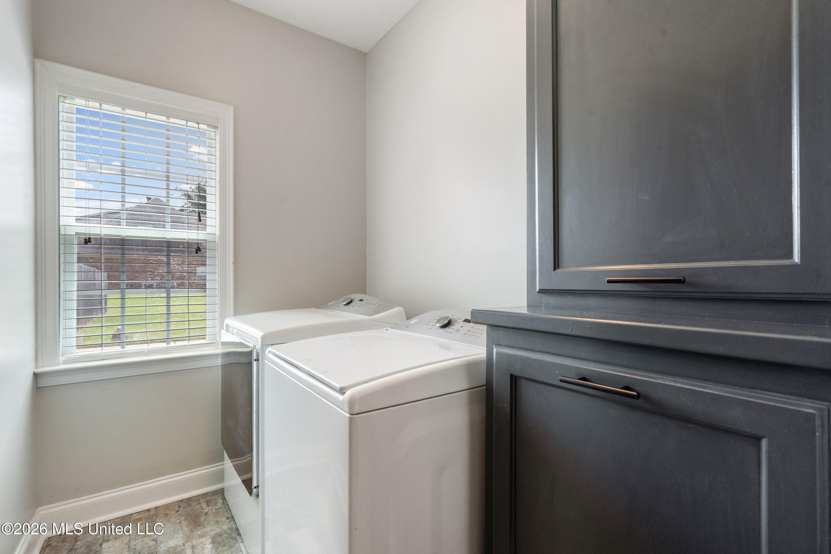 163 Oak Manor Drive Property Photo 22