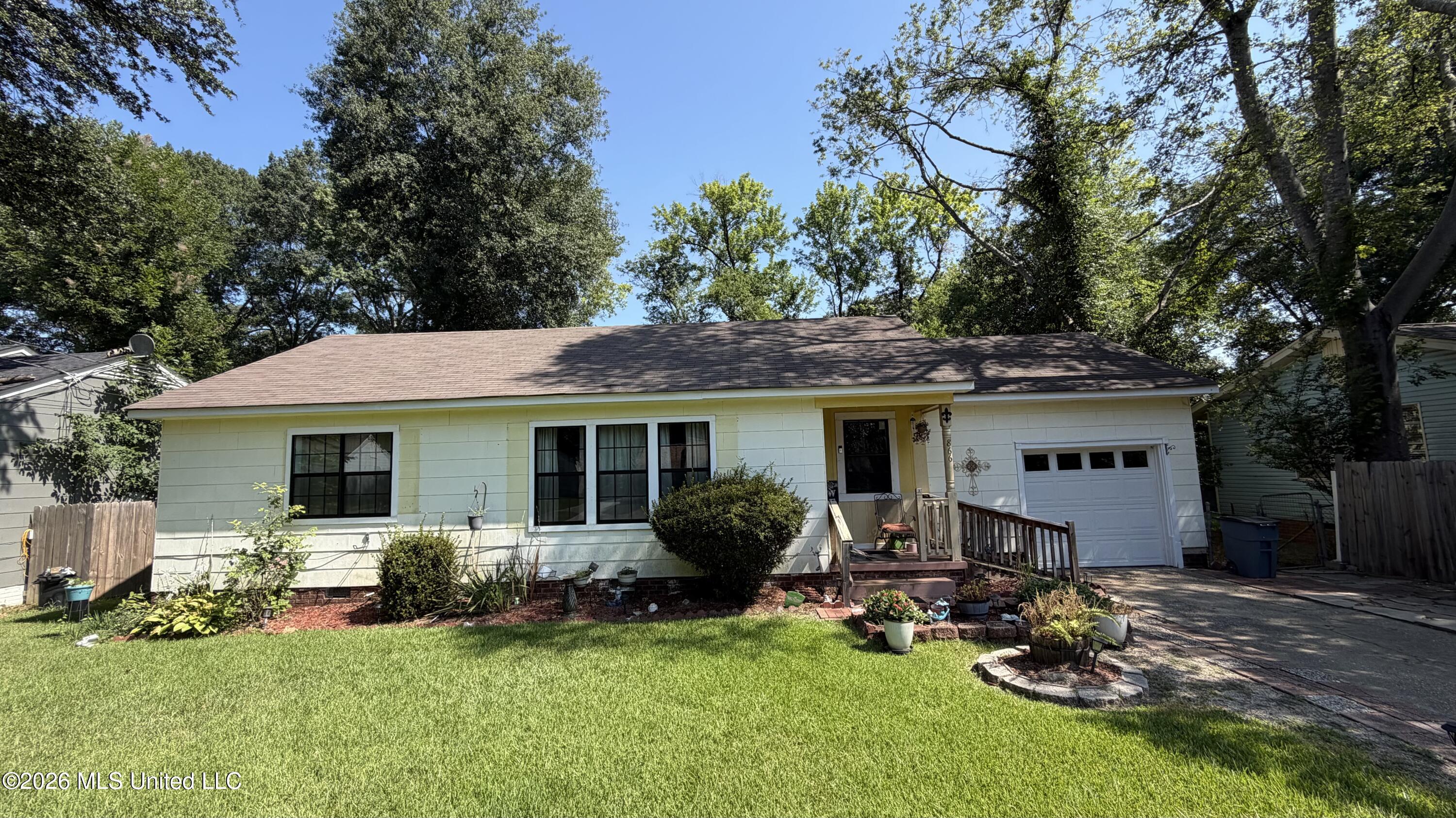 866 Lawrence Road Property Photo 1