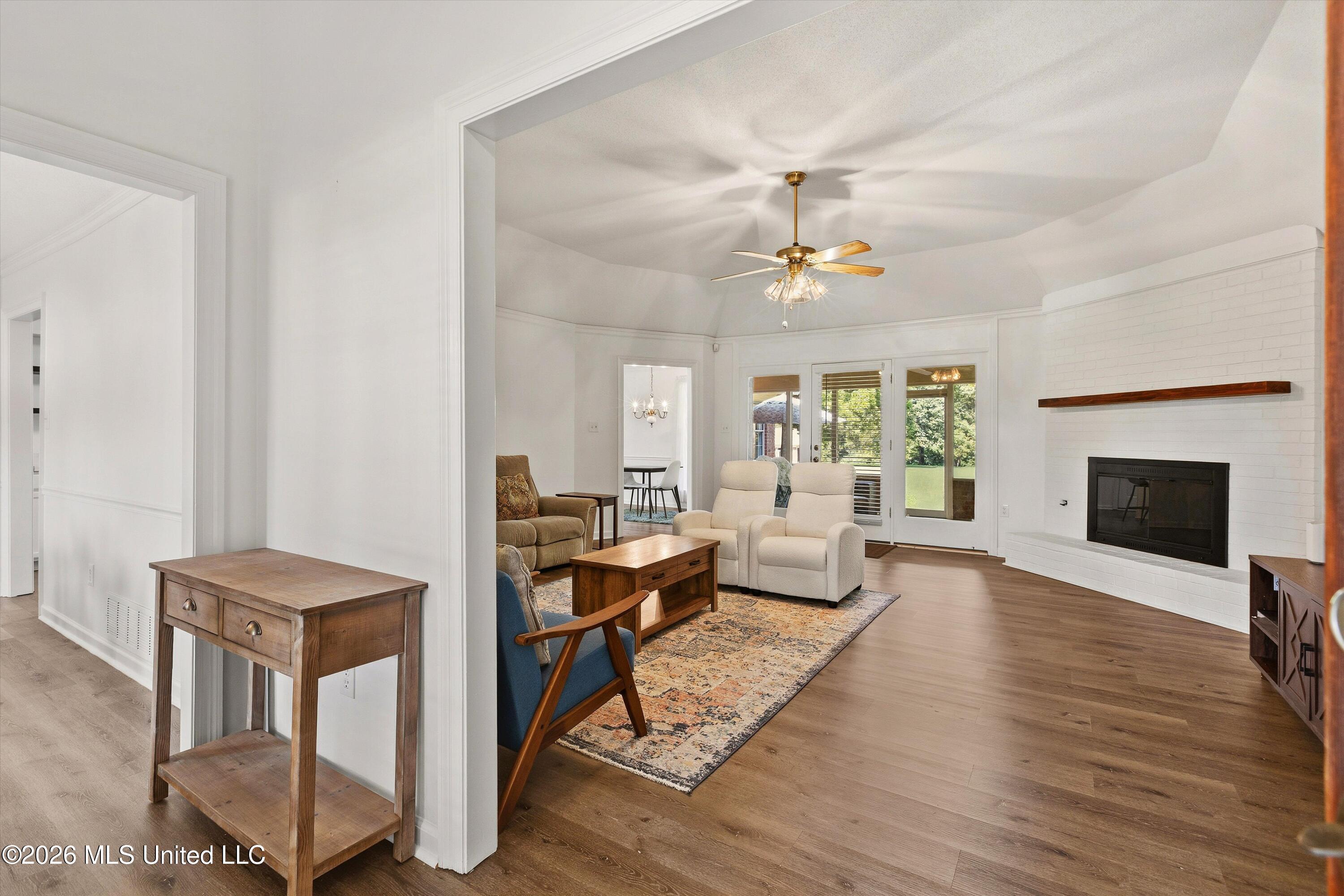 3810 Meadow Creek Drive Property Photo 5