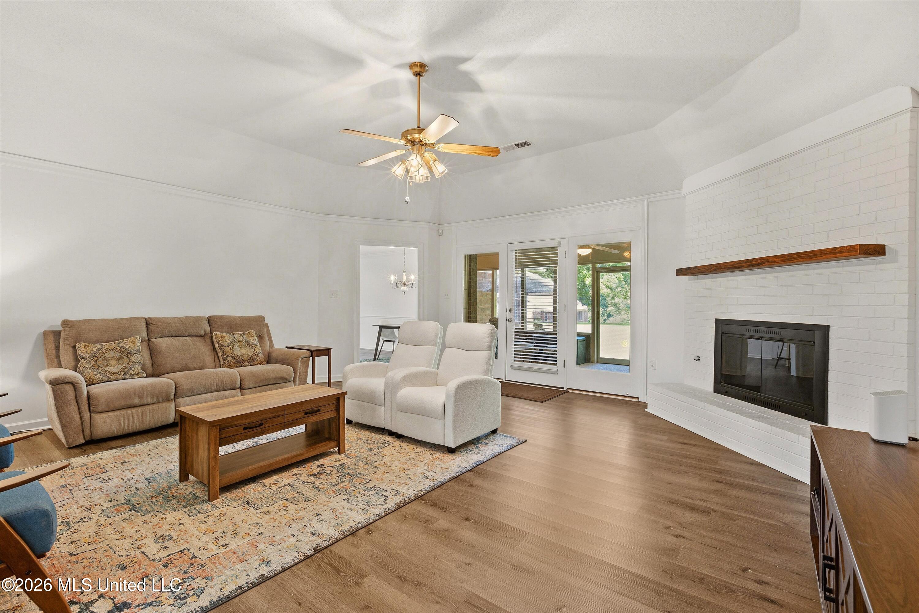 3810 Meadow Creek Drive Property Photo 7