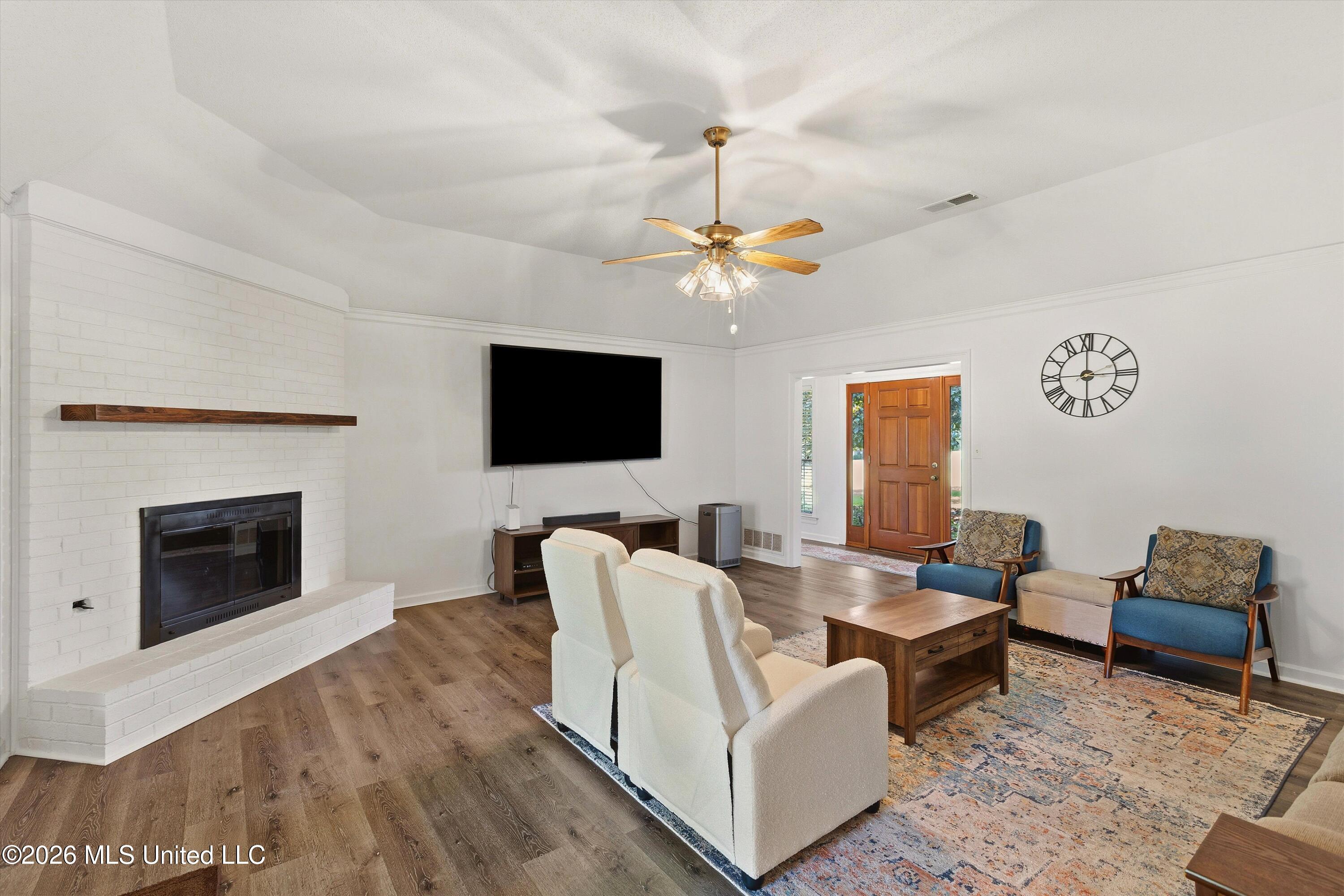 3810 Meadow Creek Drive Property Photo 8