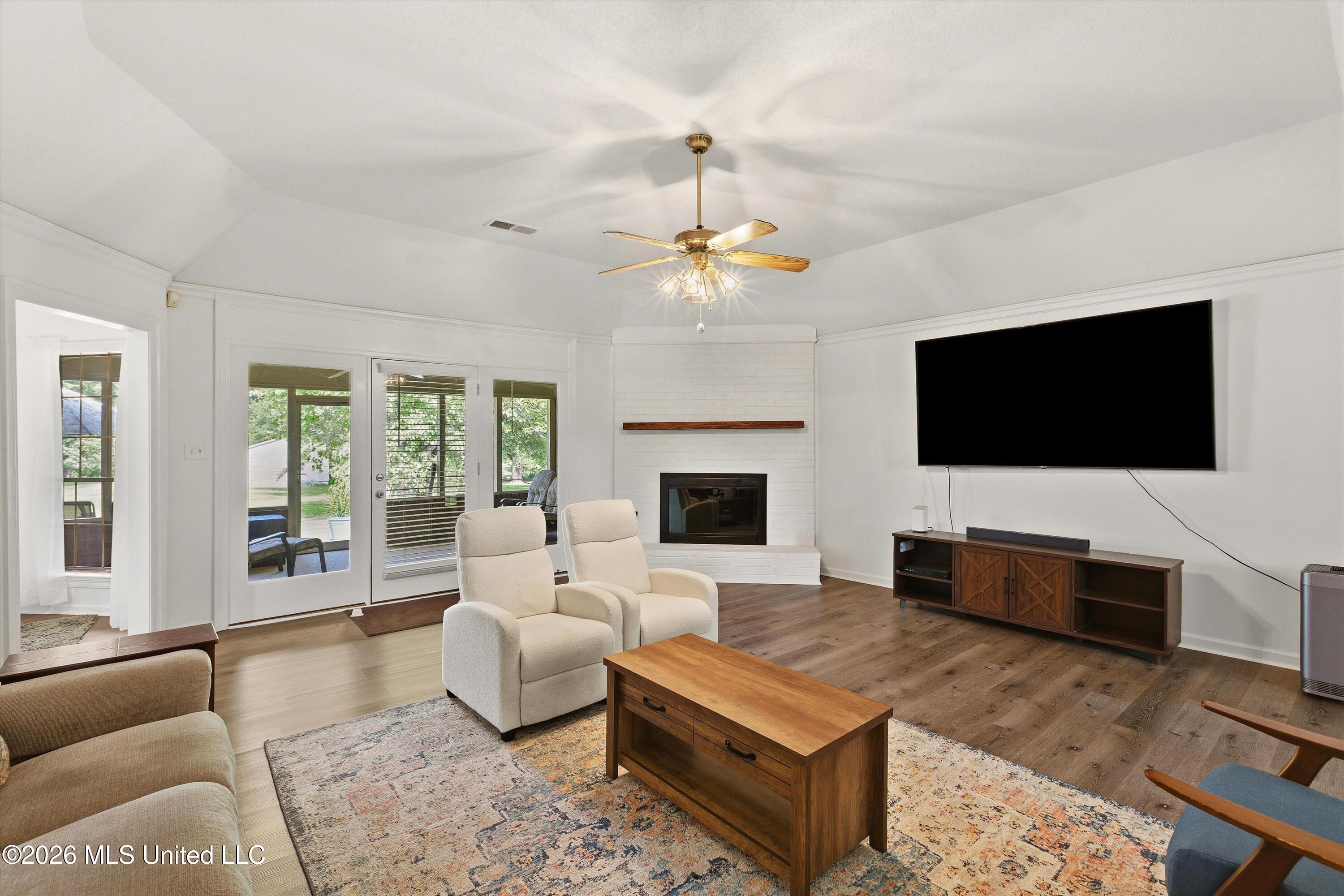 3810 Meadow Creek Drive Property Photo 9
