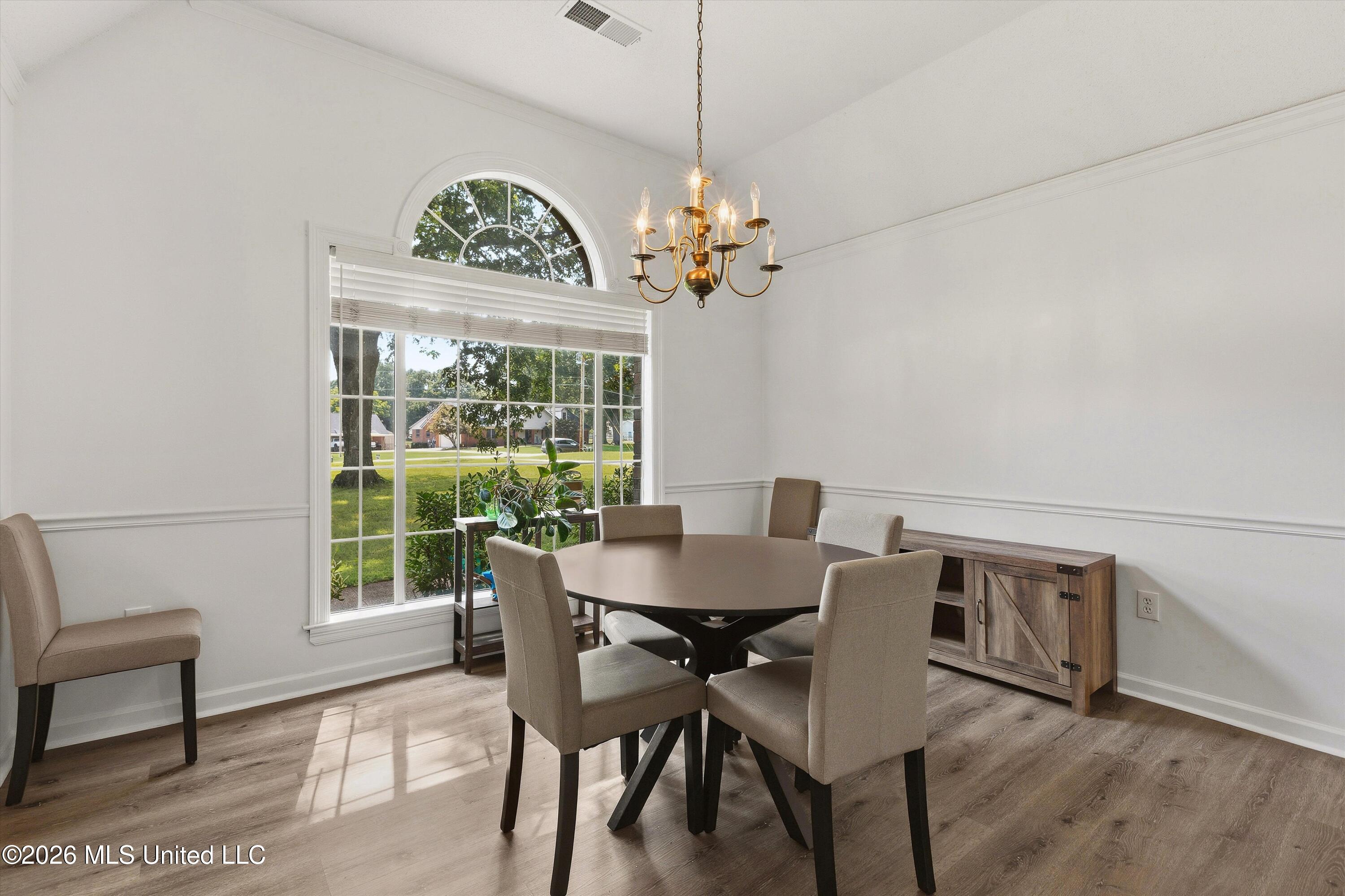 3810 Meadow Creek Drive Property Photo 10