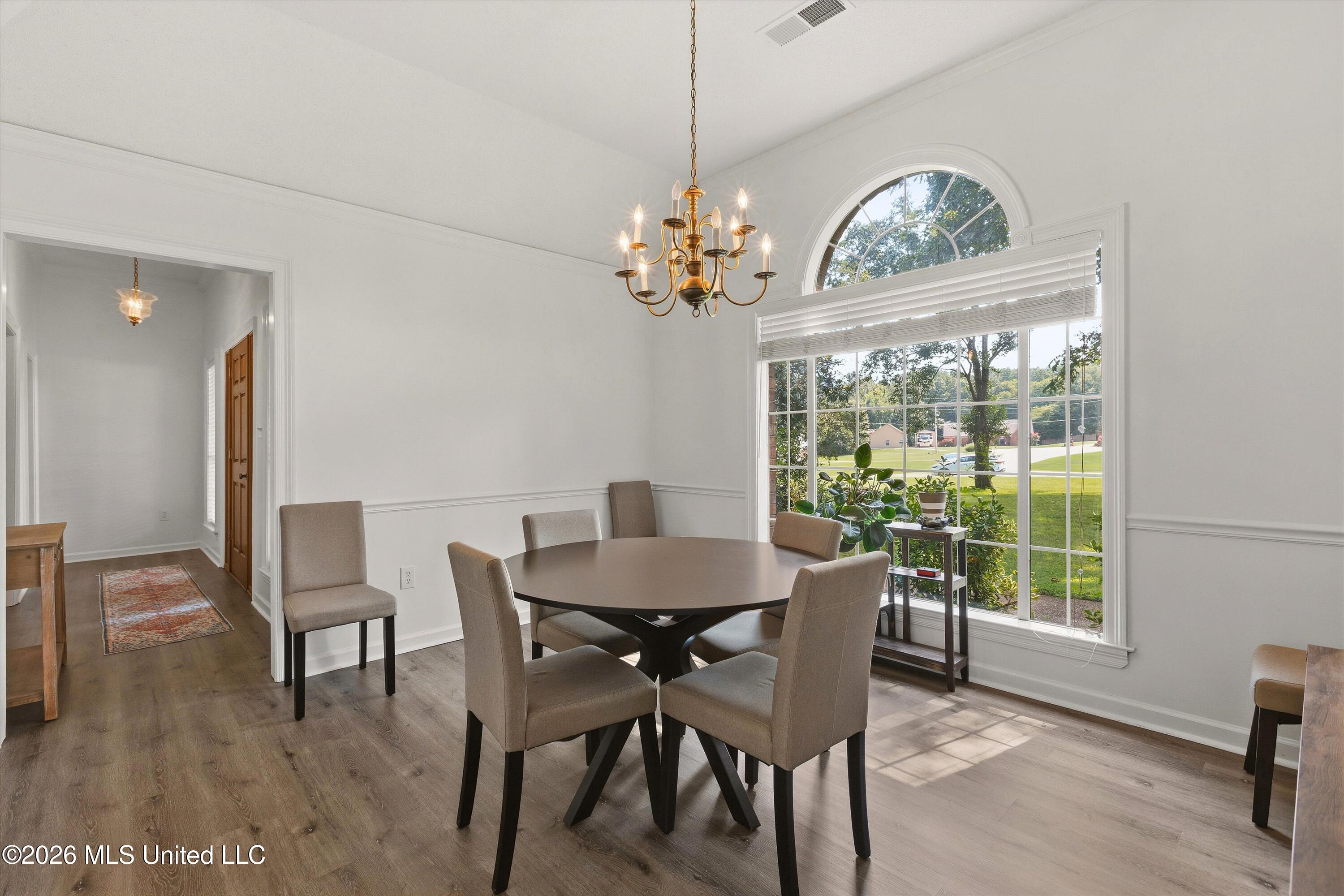 3810 Meadow Creek Drive Property Photo 11