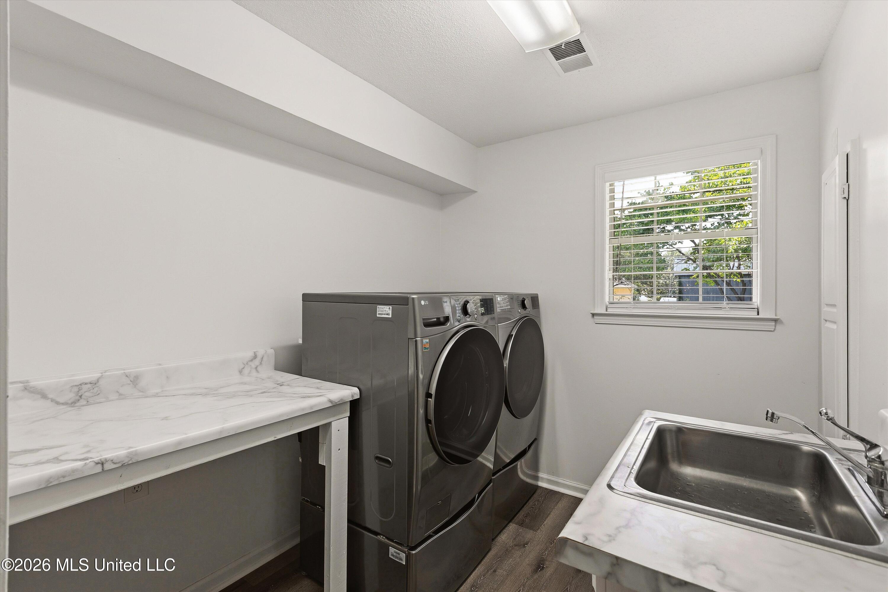 3810 Meadow Creek Drive Property Photo 30