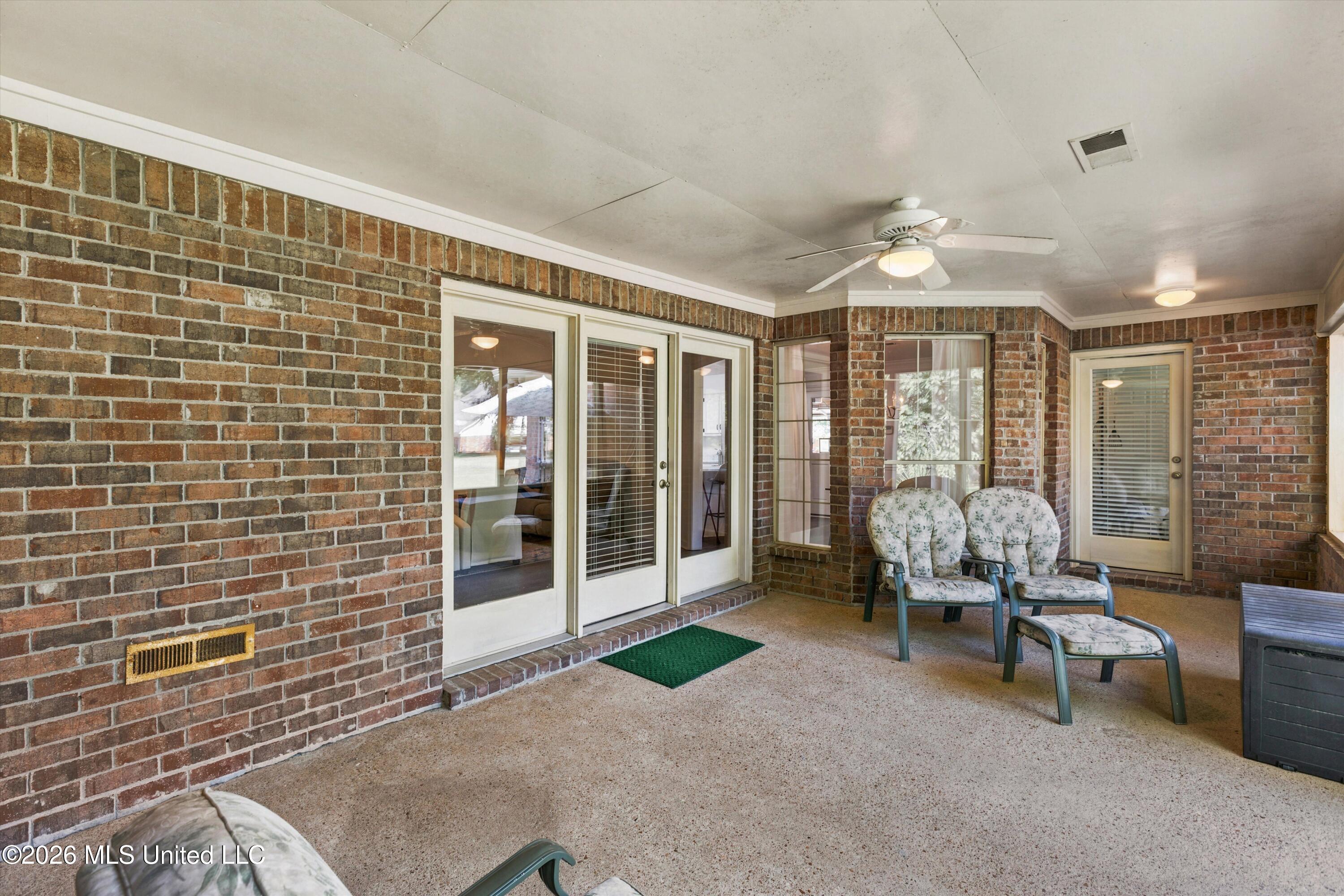 3810 Meadow Creek Drive Property Photo 32