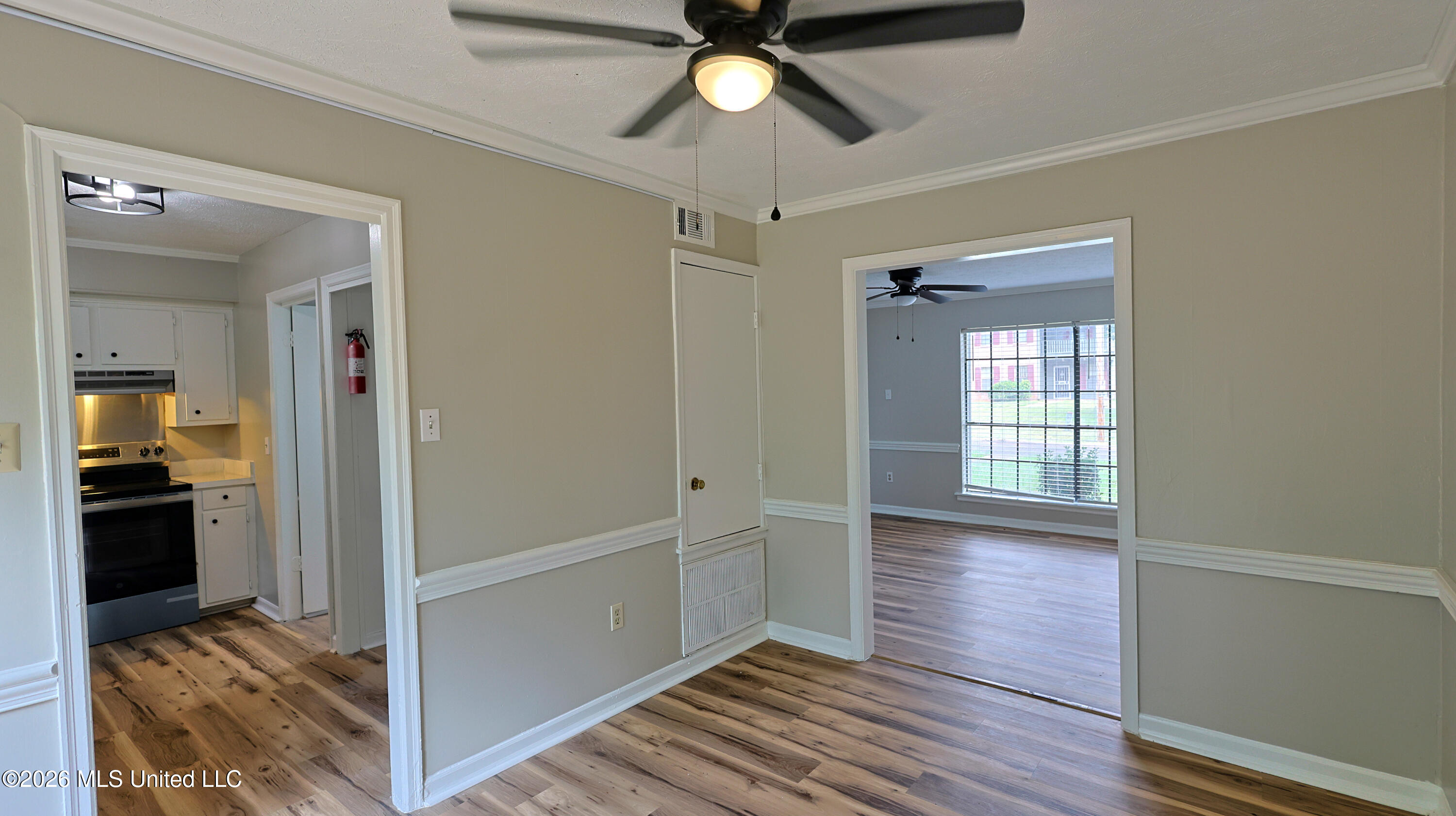 1121 Woodfield Drive Property Photo 3