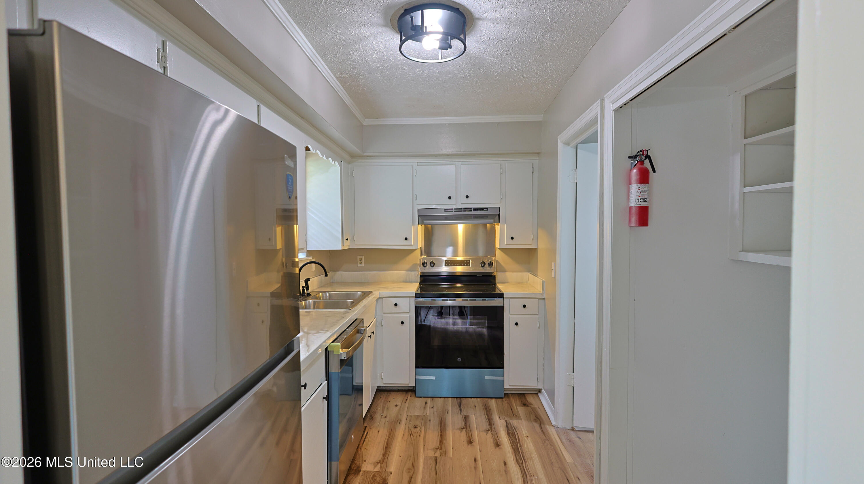 1121 Woodfield Drive Property Photo 4