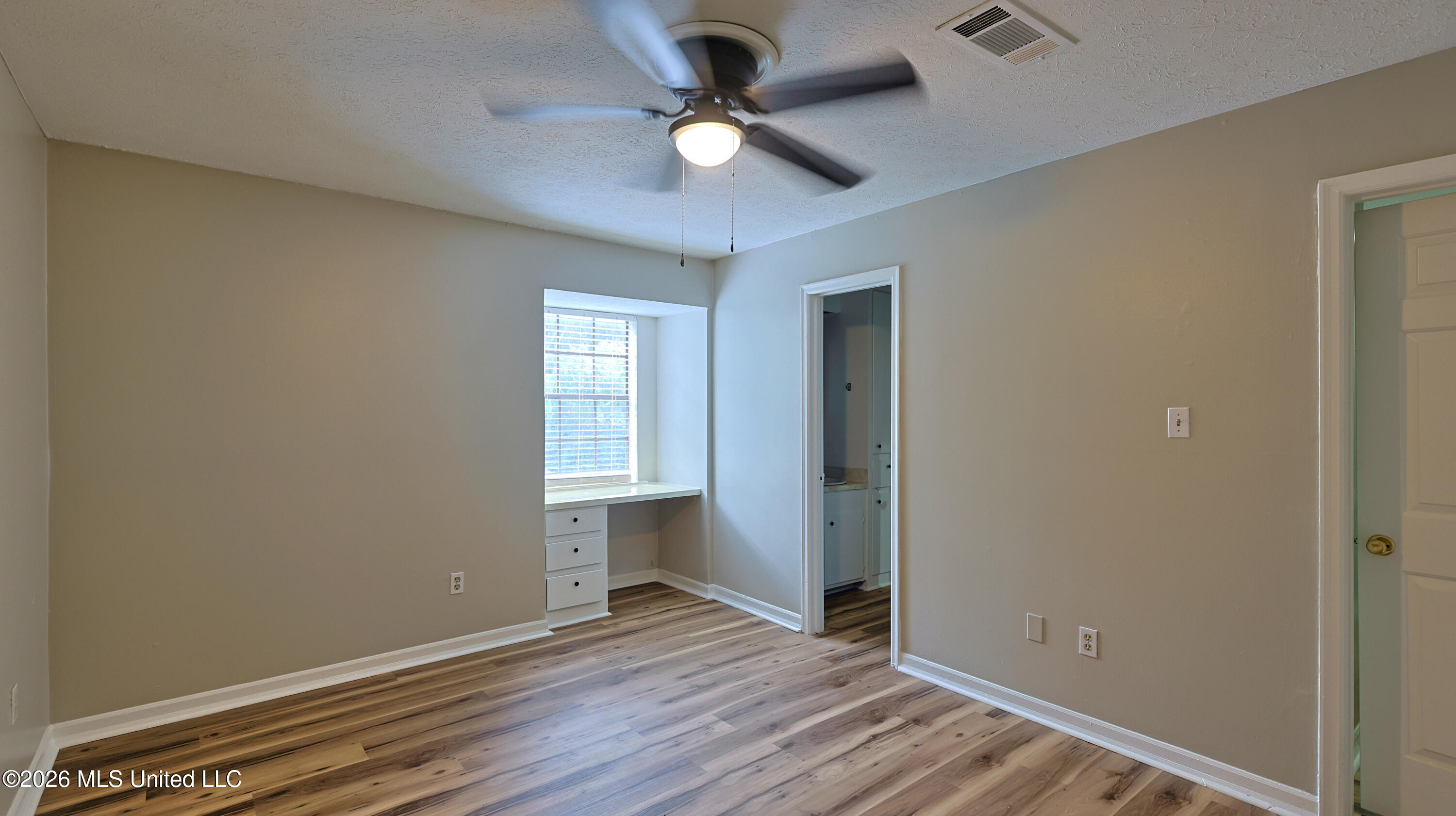 1121 Woodfield Drive Property Photo 8