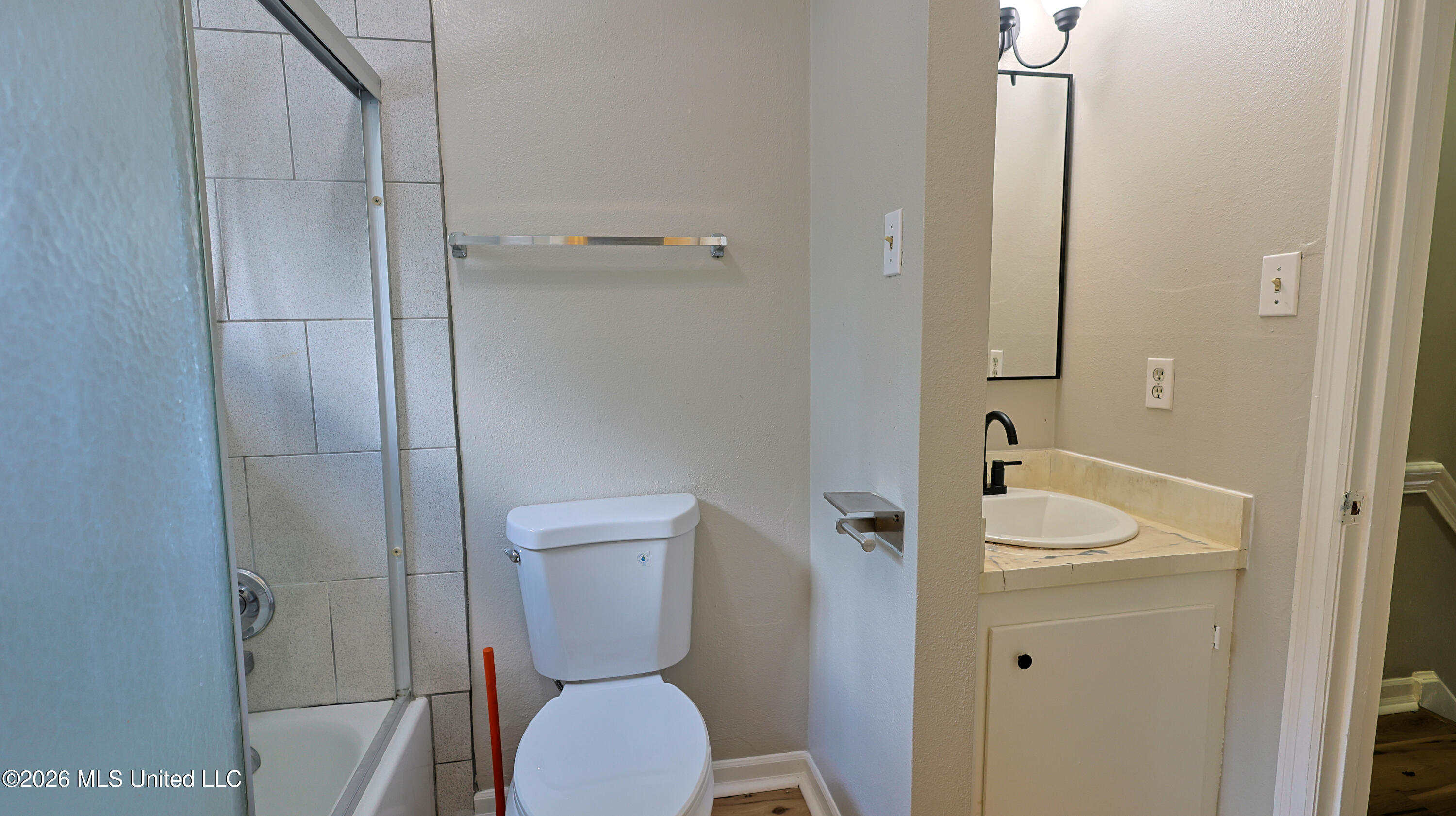 1121 Woodfield Drive Property Photo 9
