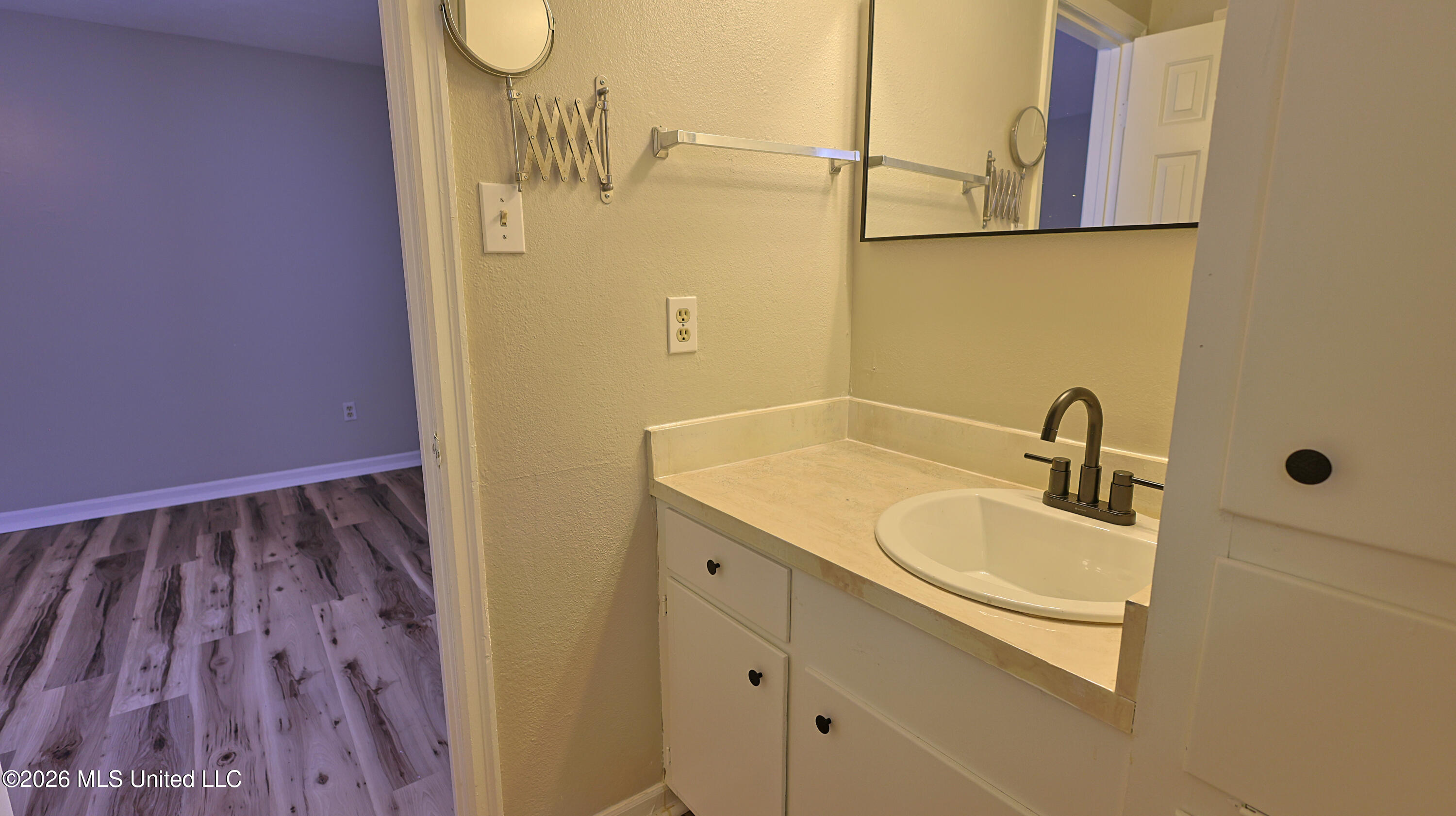 1121 Woodfield Drive Property Photo 10