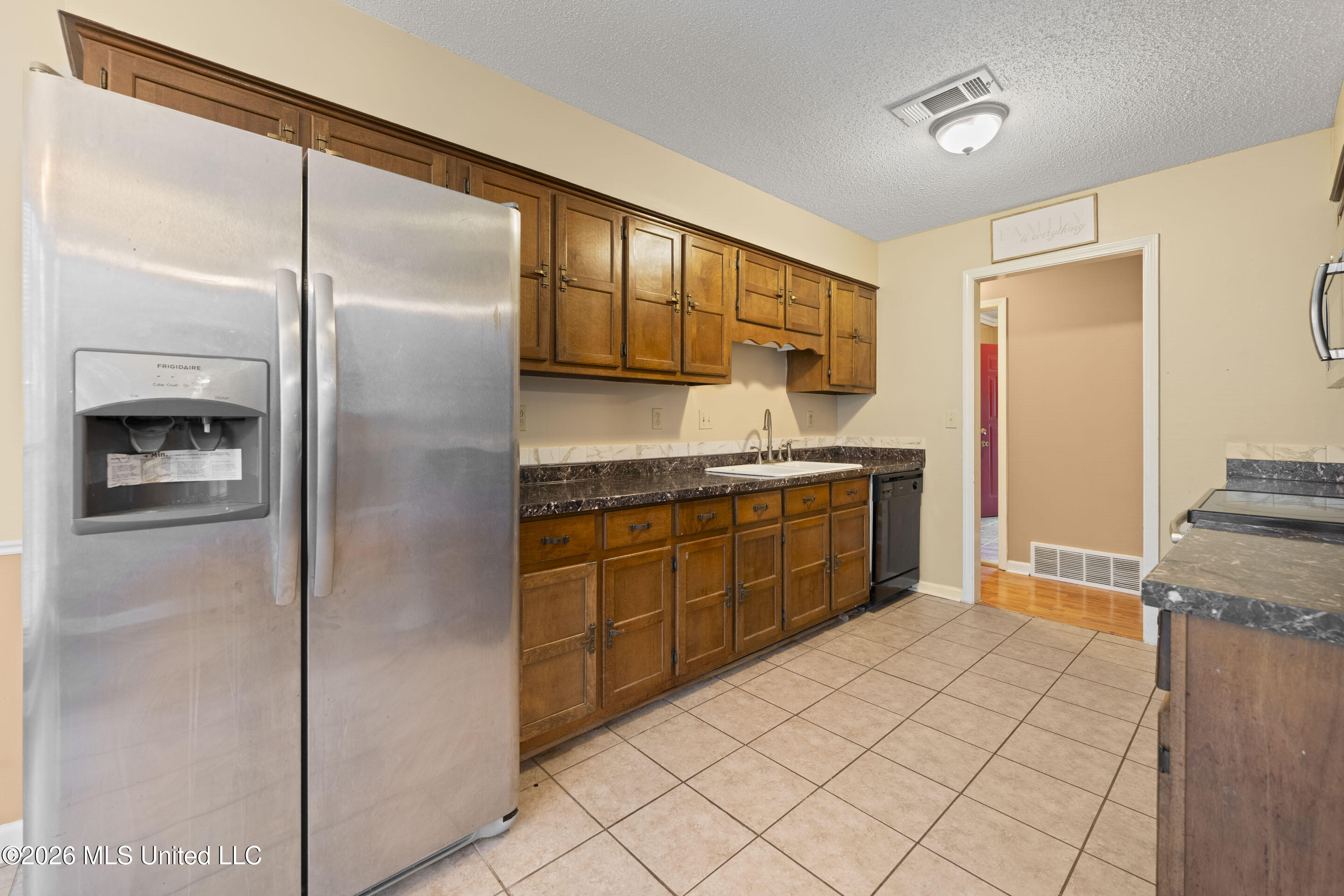 7188 Skidmore Cove Property Photo 11