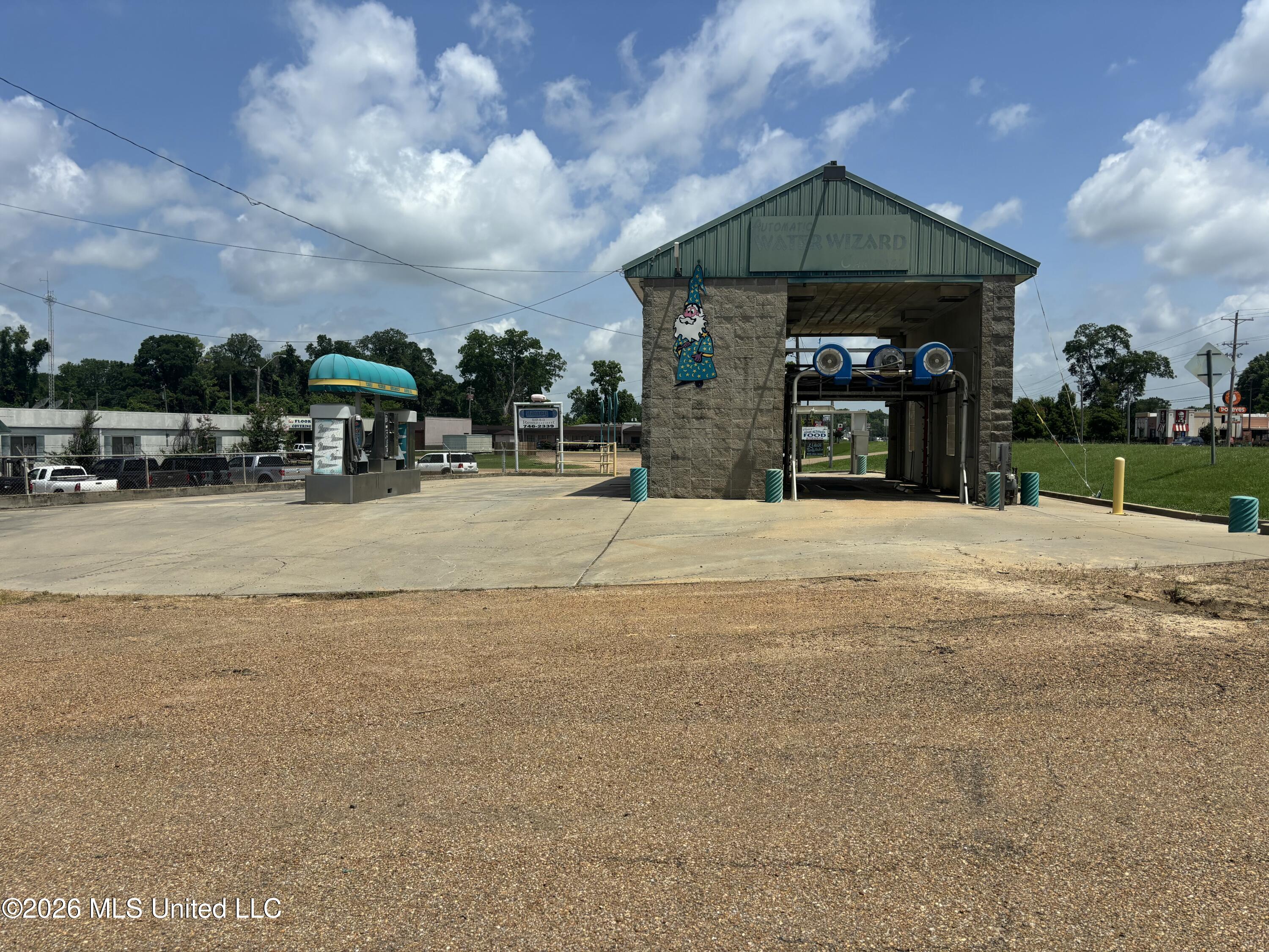 1635 N Jerry Clower Boulevard Property Photo 1