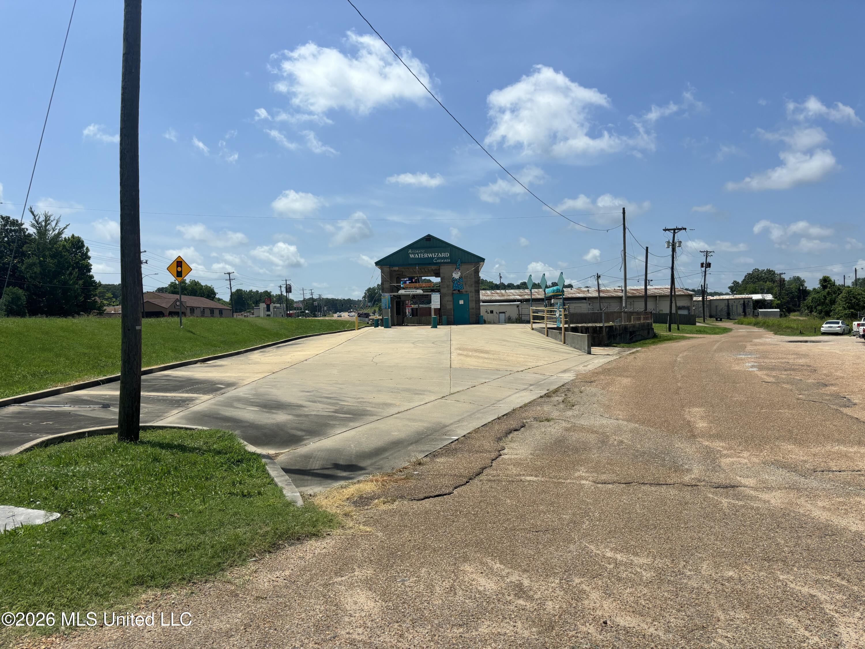 1635 N Jerry Clower Boulevard Property Photo 2