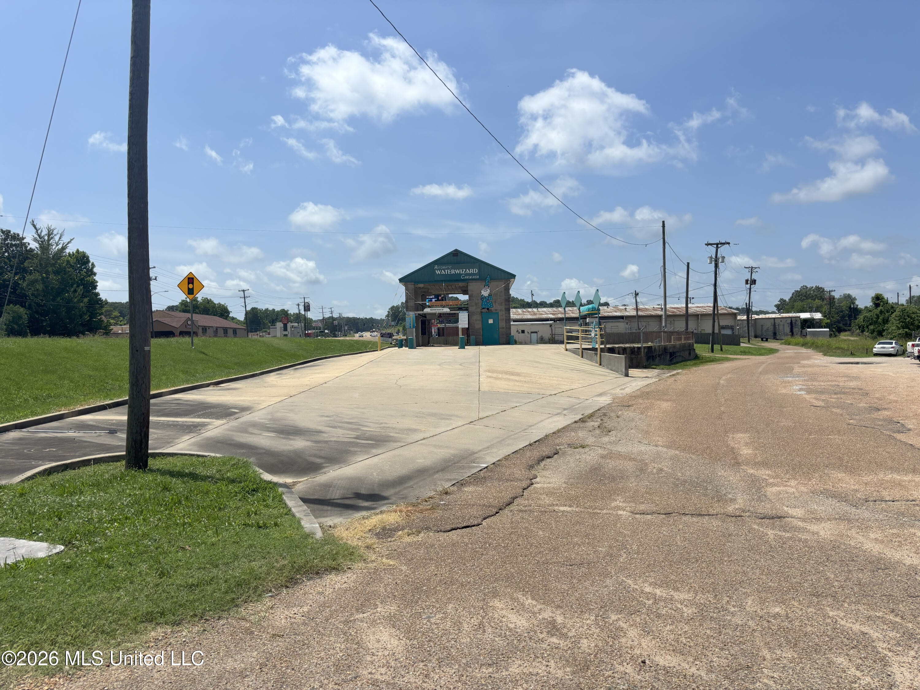 1635 N Jerry Clower Boulevard Property Photo 3