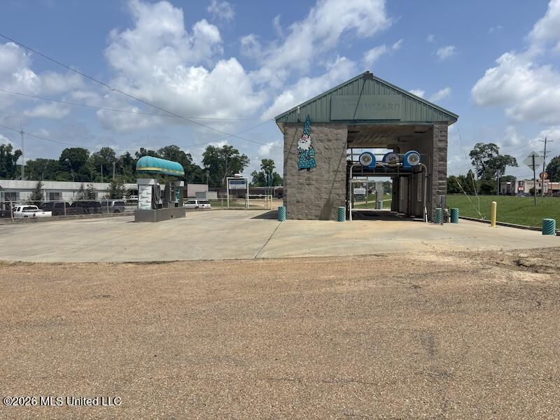 1635 N Jerry Clower Boulevard Property Photo 7