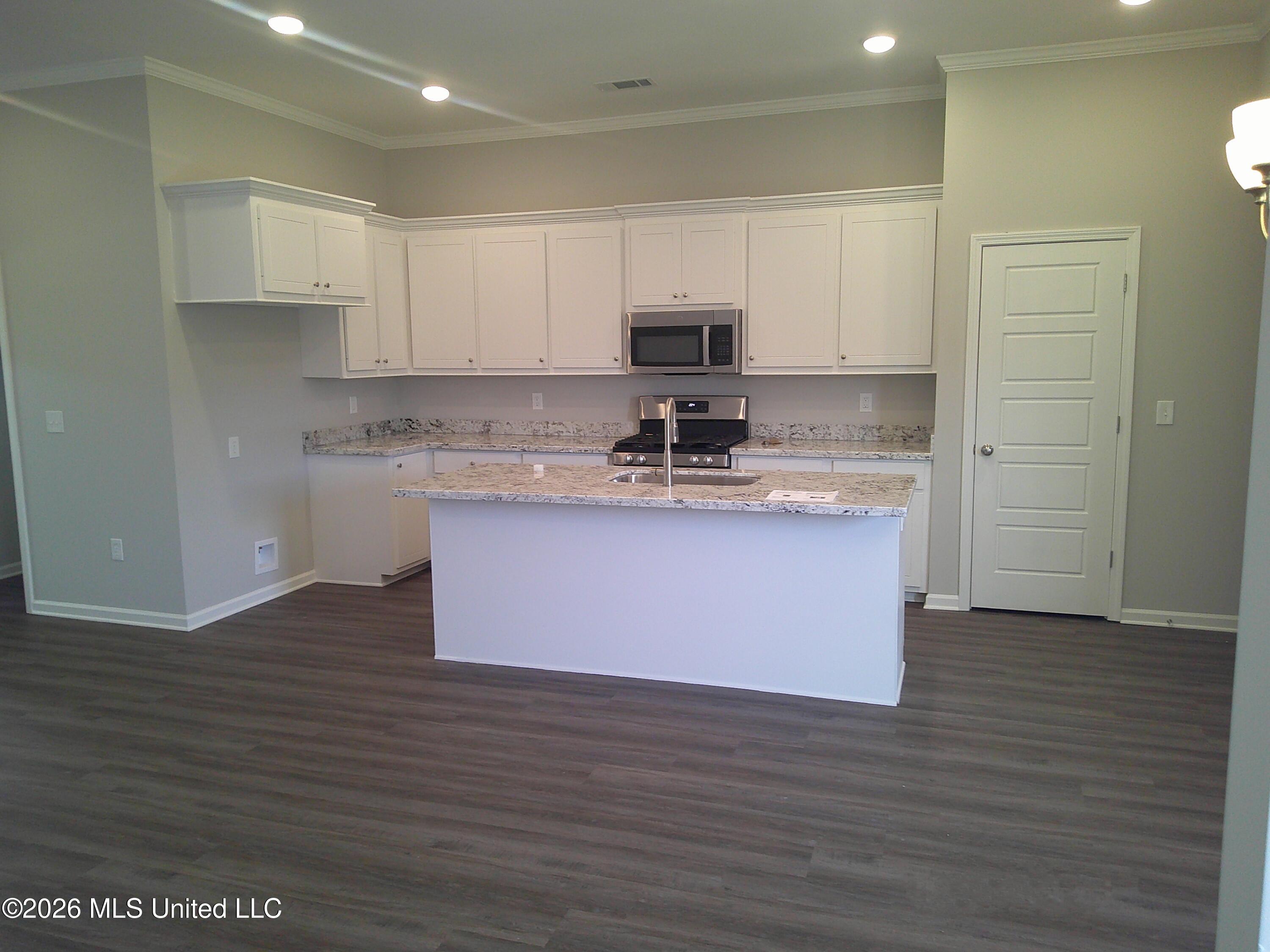 520 Stone Brook Place Property Photo 4