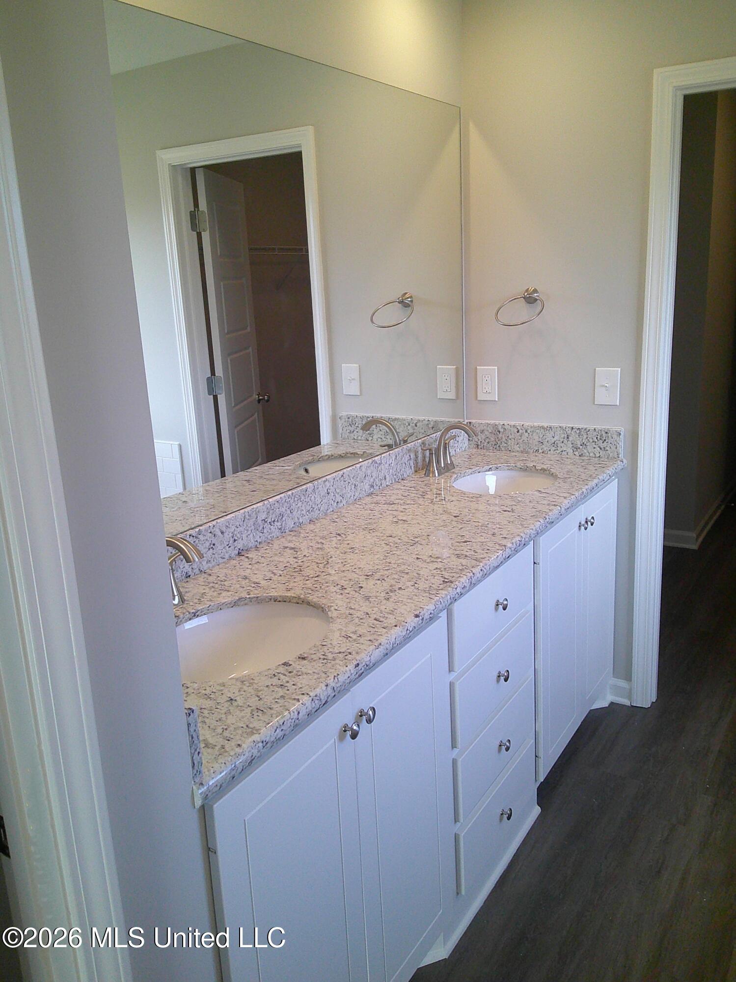 520 Stone Brook Place Property Photo 6