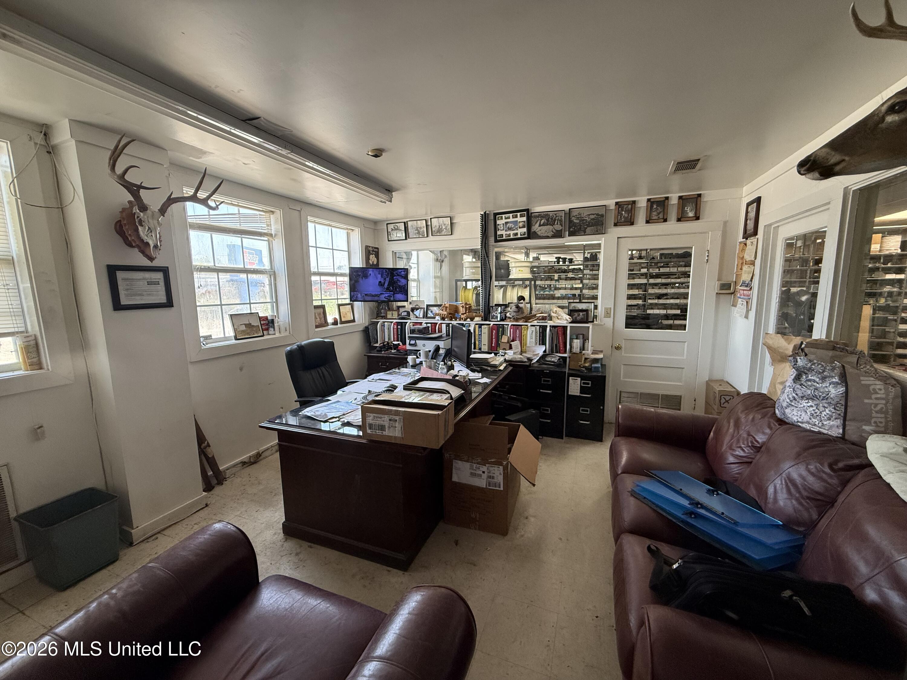 1041 Desoto Avenue Property Photo 7