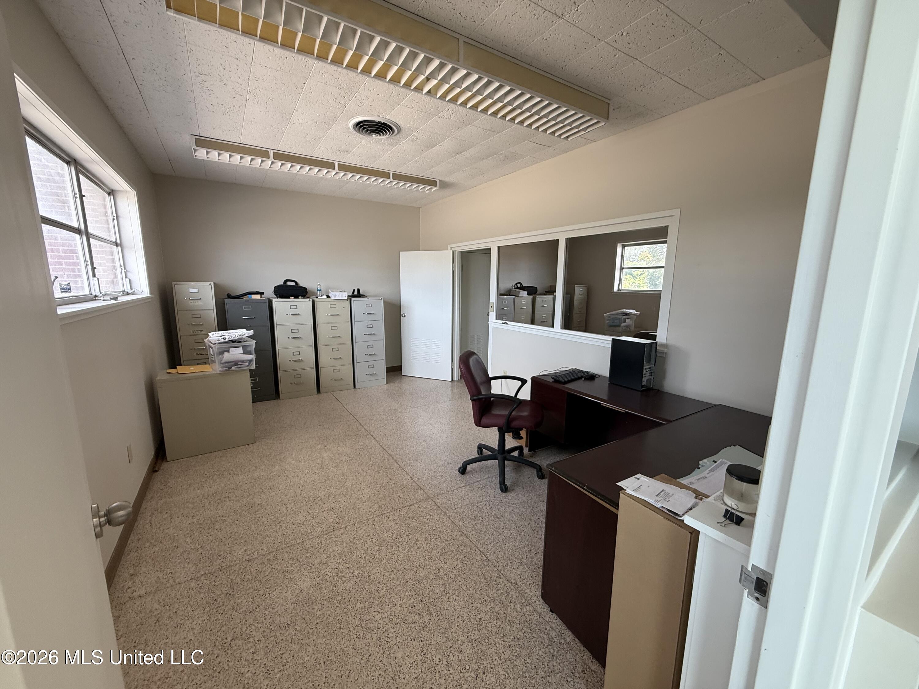 1041 Desoto Avenue Property Photo 14
