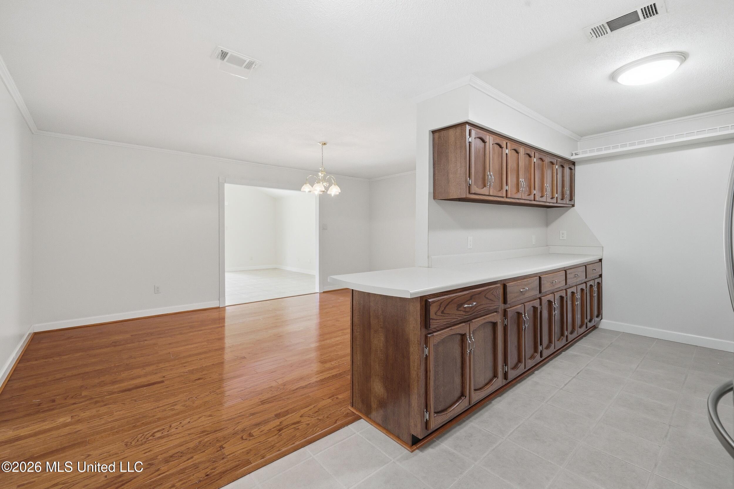 4000 Hillandale Drive Property Photo 5