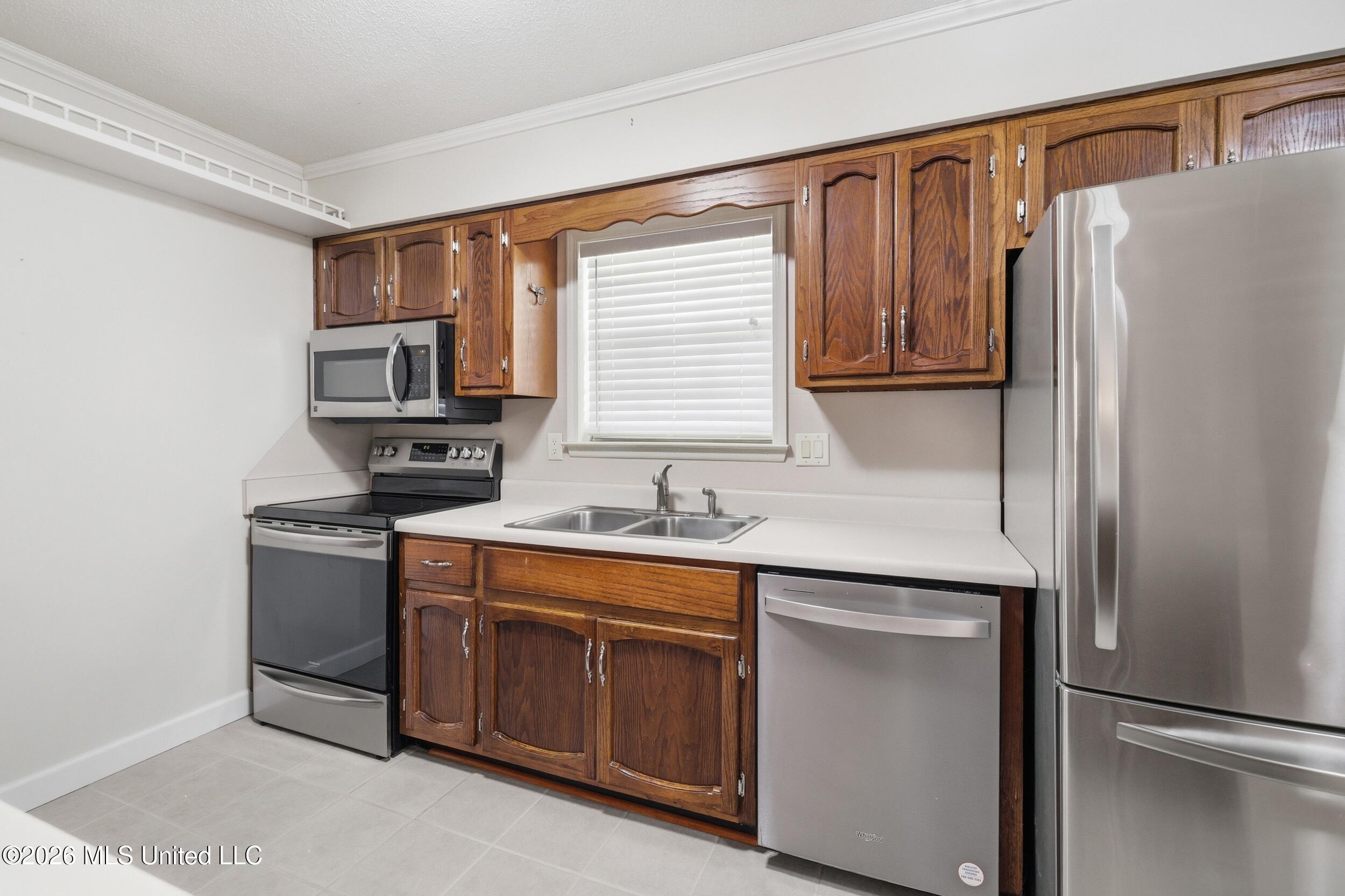 4000 Hillandale Drive Property Photo 7
