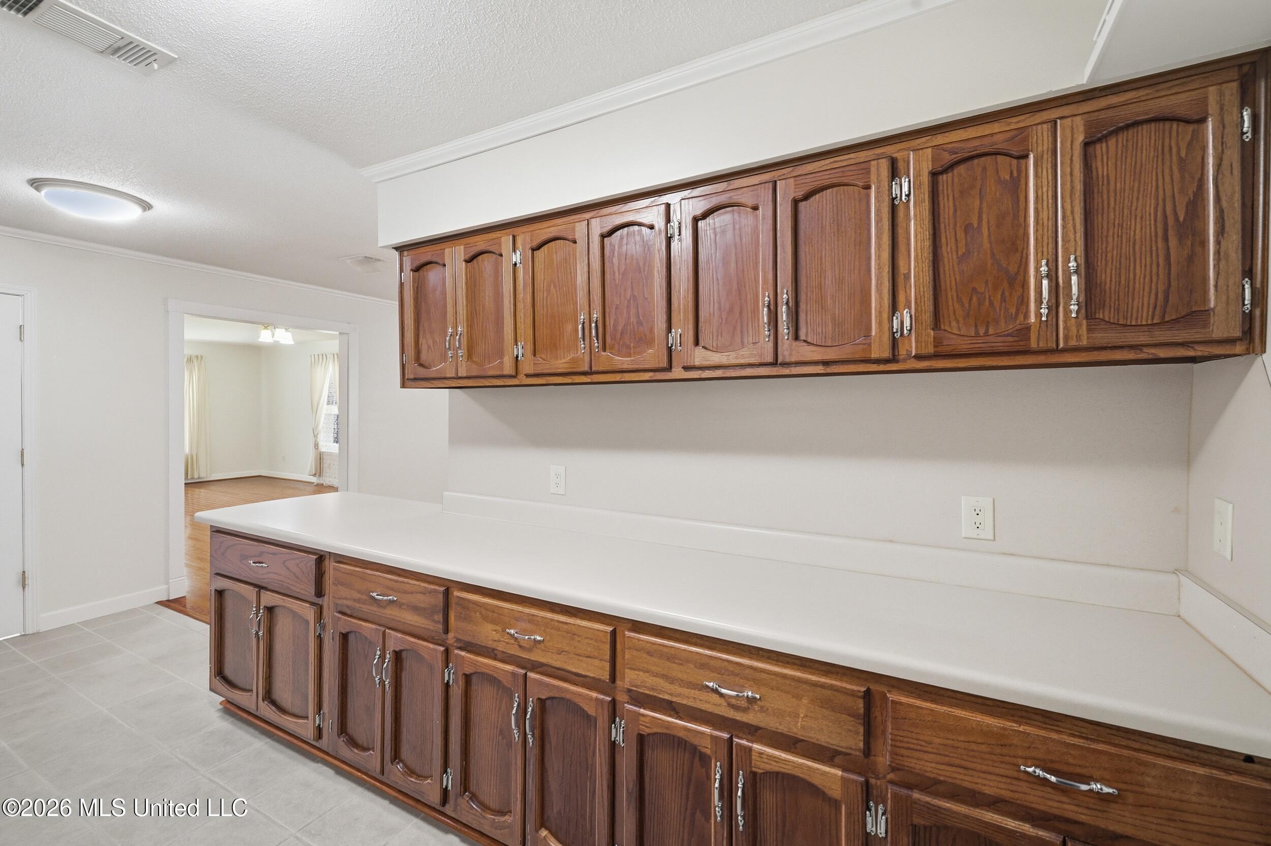 4000 Hillandale Drive Property Photo 8