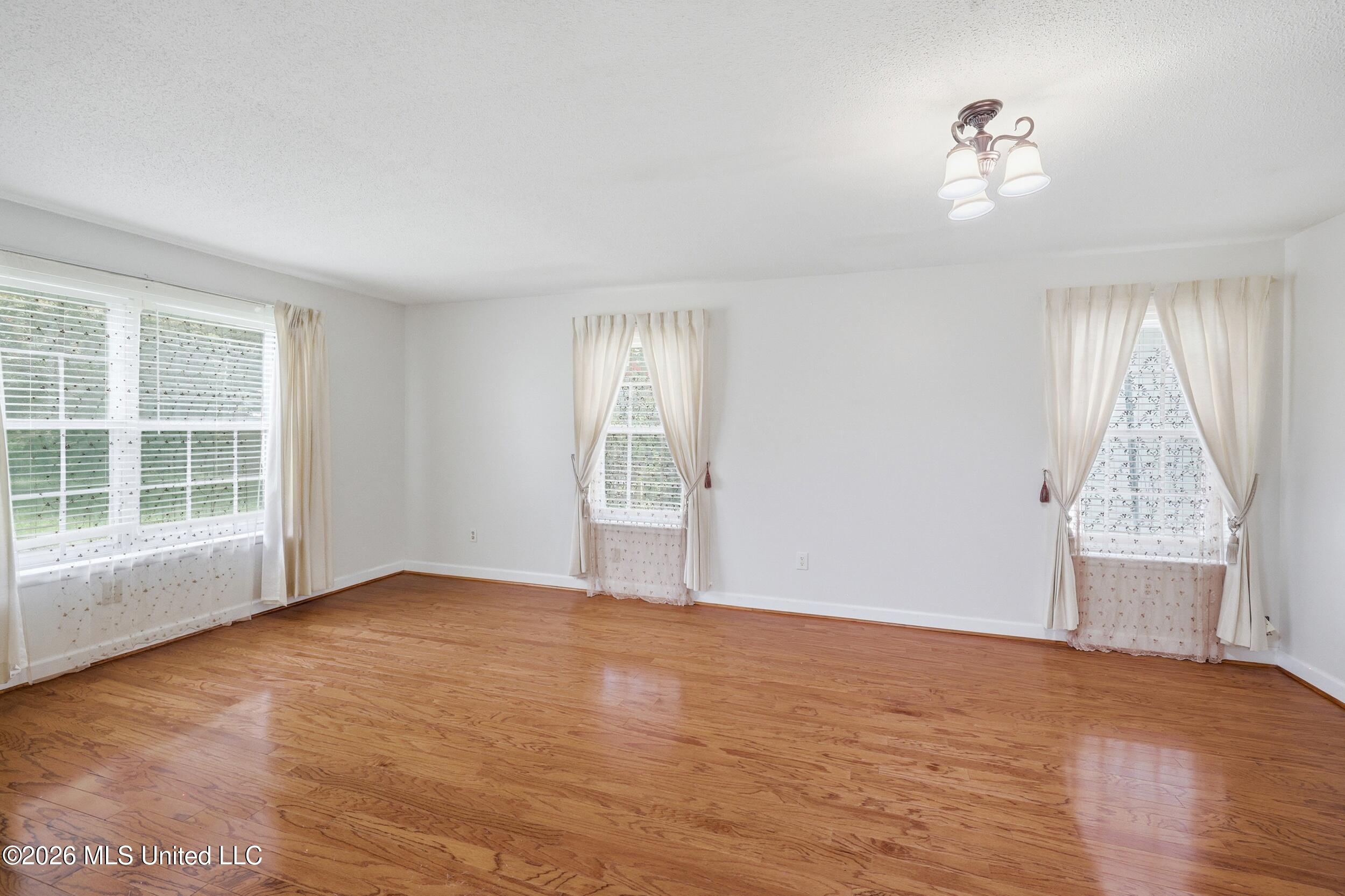 4000 Hillandale Drive Property Photo 17