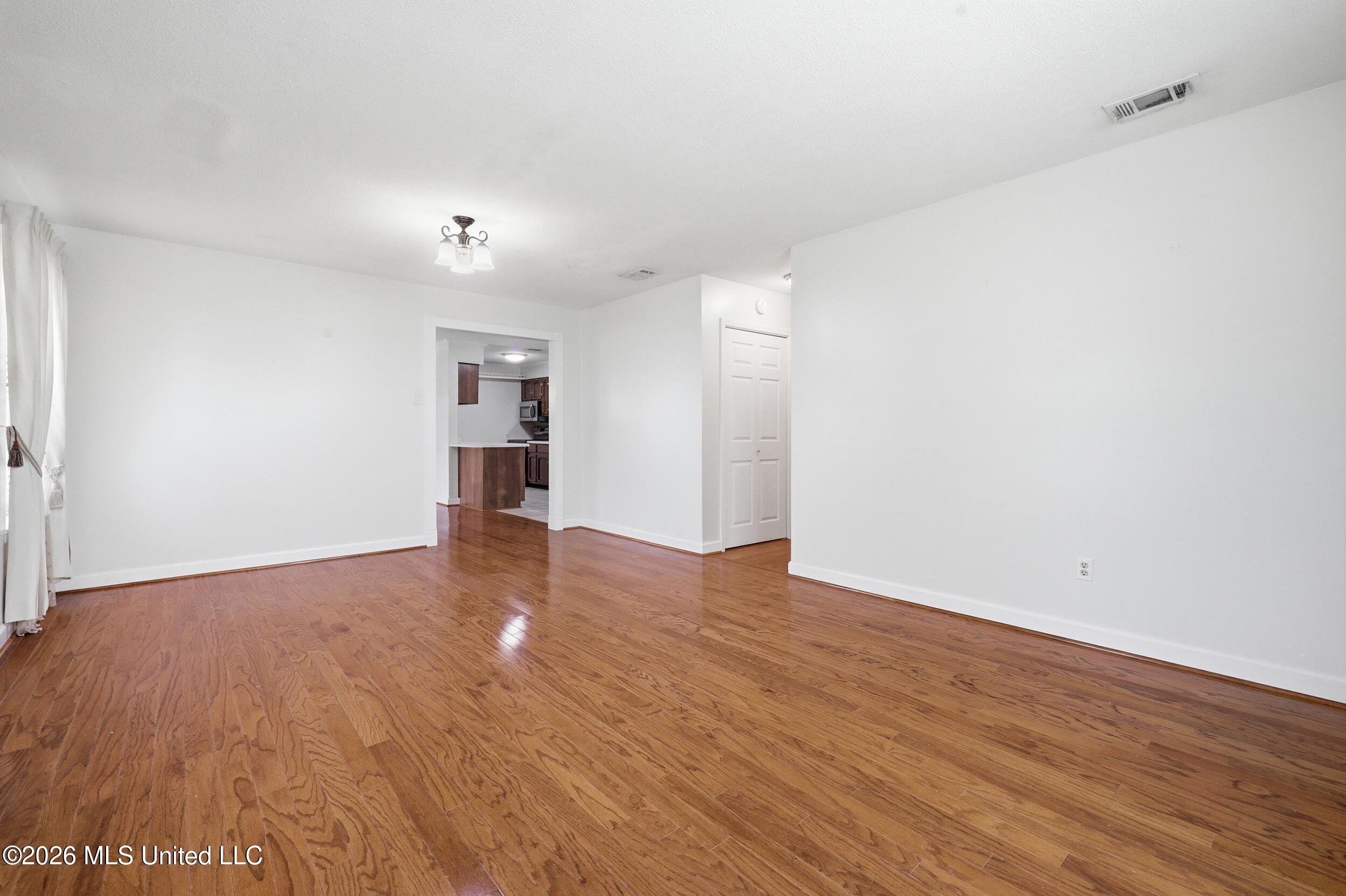 4000 Hillandale Drive Property Photo 18