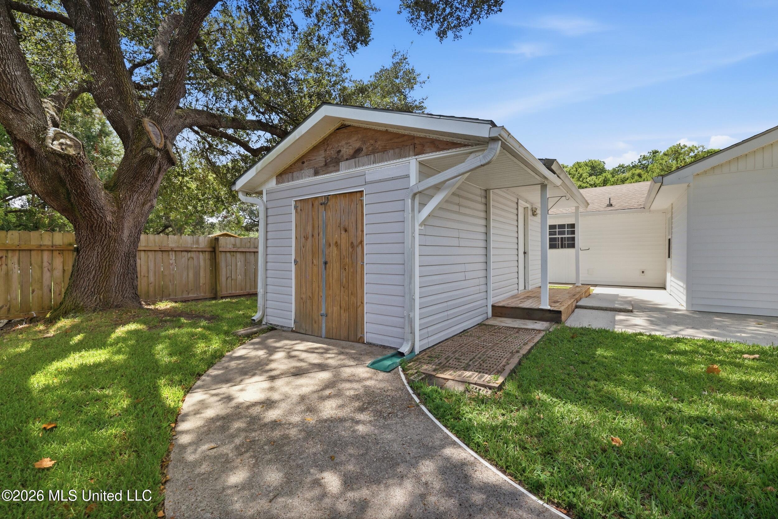 4000 Hillandale Drive Property Photo 40