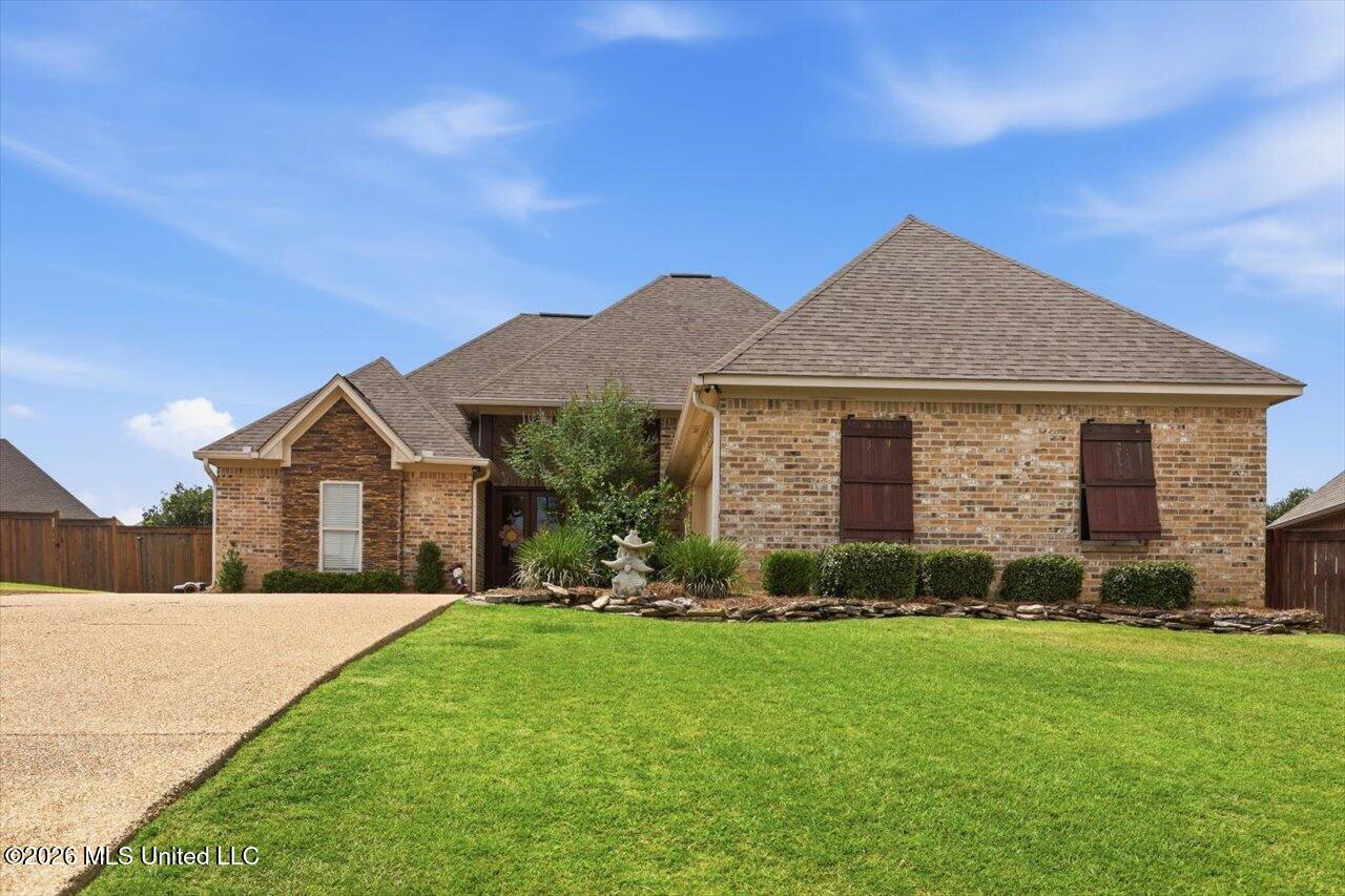 218 Emerald Circle Property Photo 2