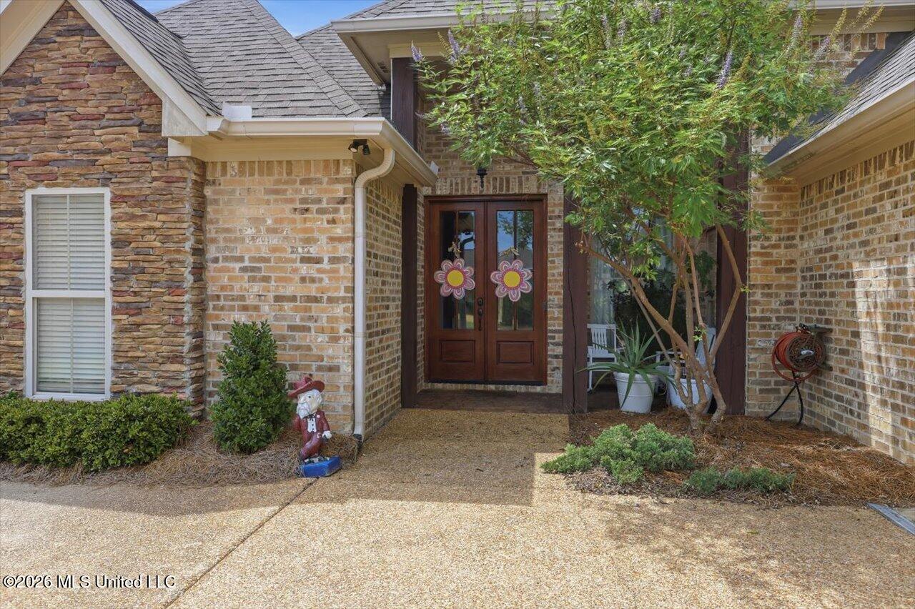 218 Emerald Circle Property Photo 3