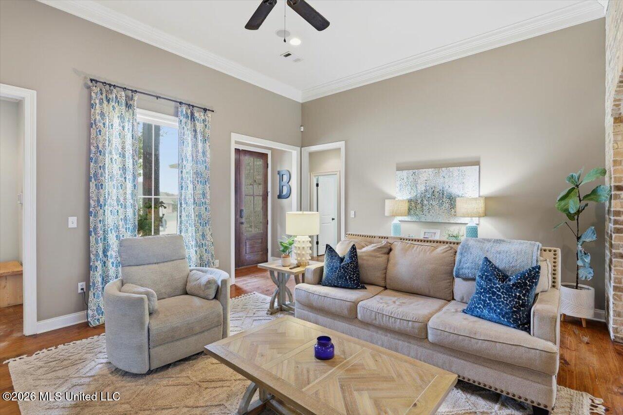 218 Emerald Circle Property Photo 5