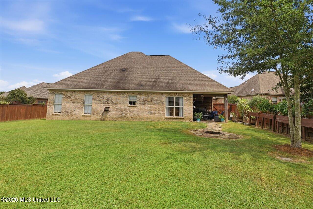 218 Emerald Circle Property Photo 28