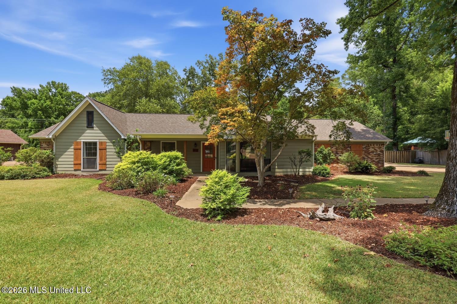612 Trailwood Drive Property Photo 1