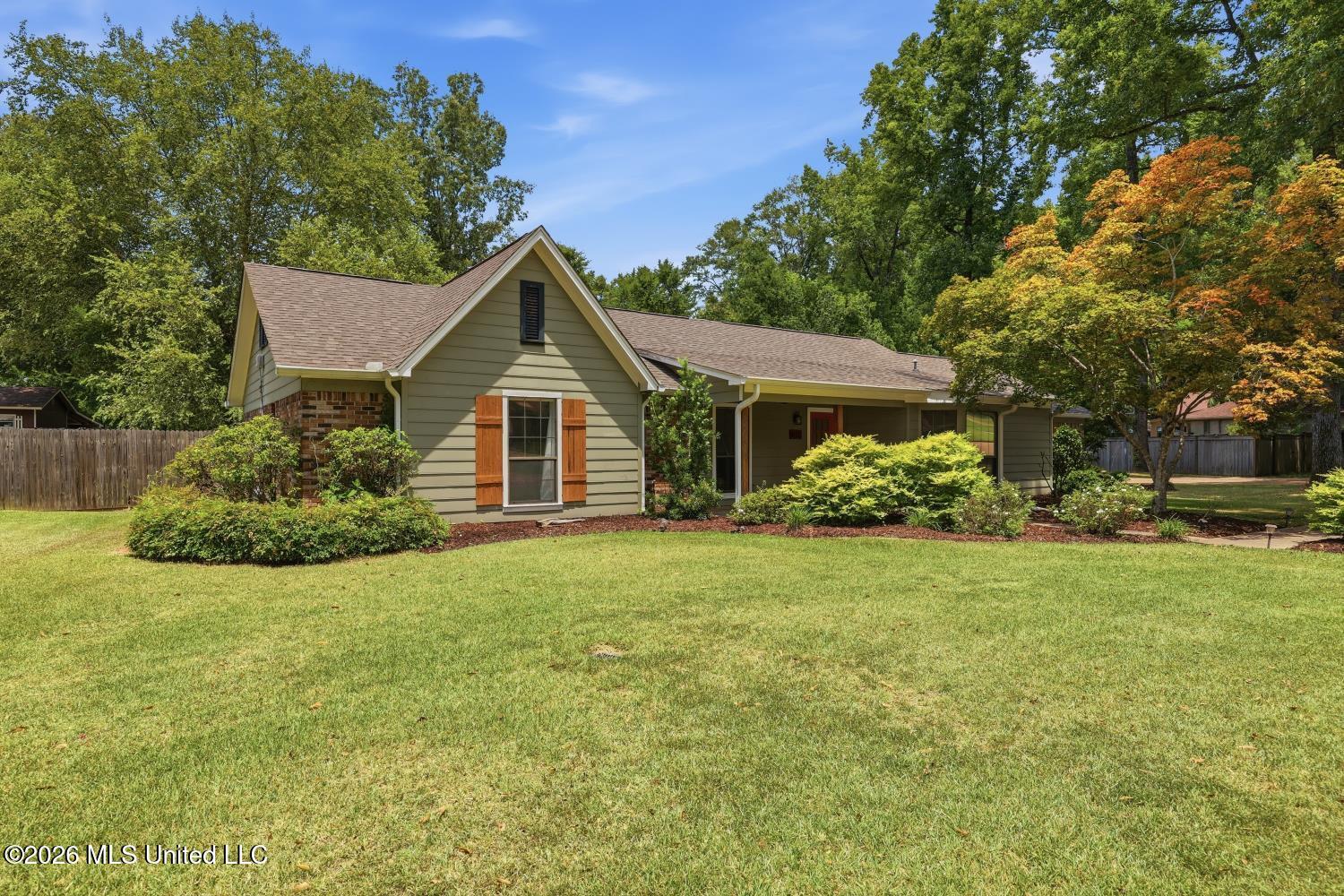 612 Trailwood Drive Property Photo 2