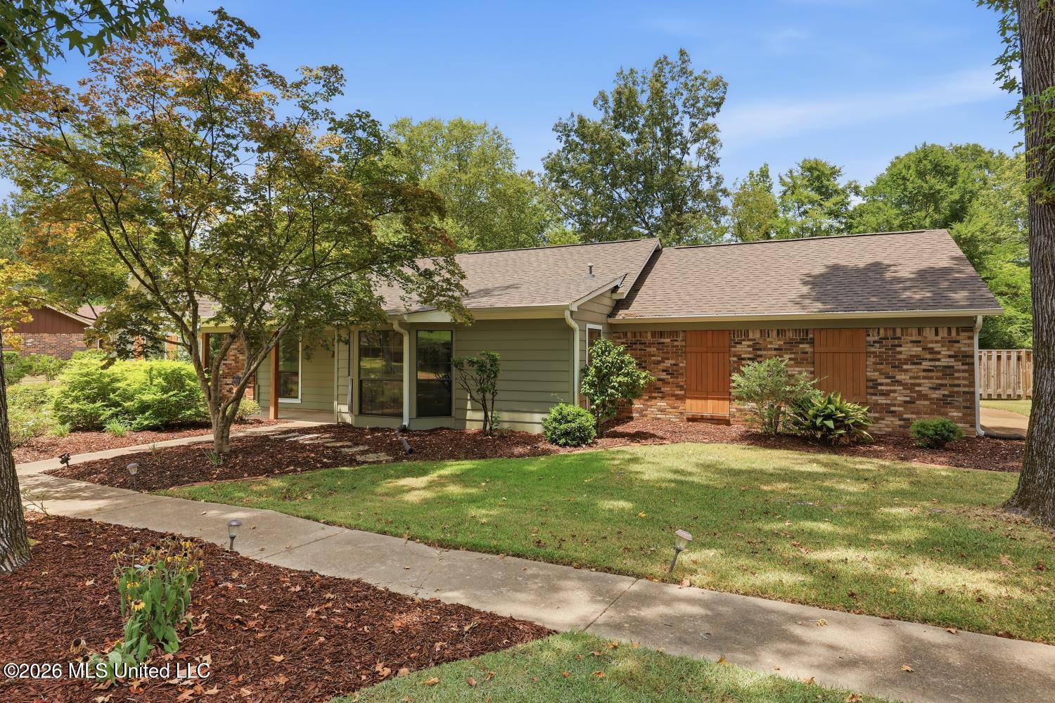 612 Trailwood Drive Property Photo 4
