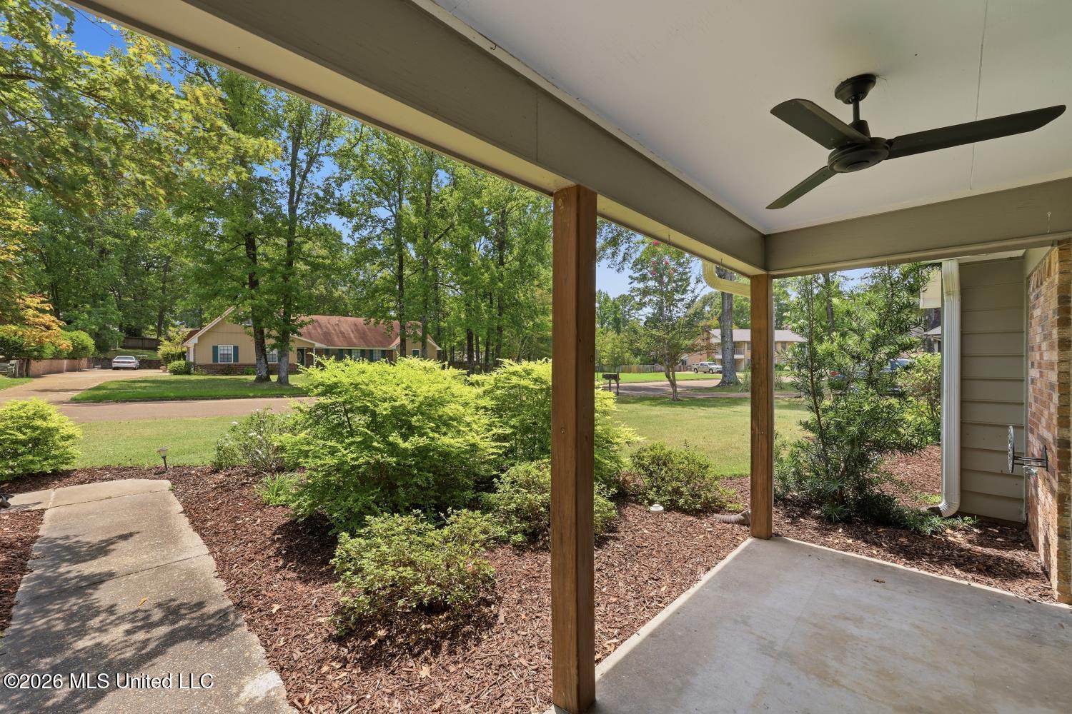 612 Trailwood Drive Property Photo 6