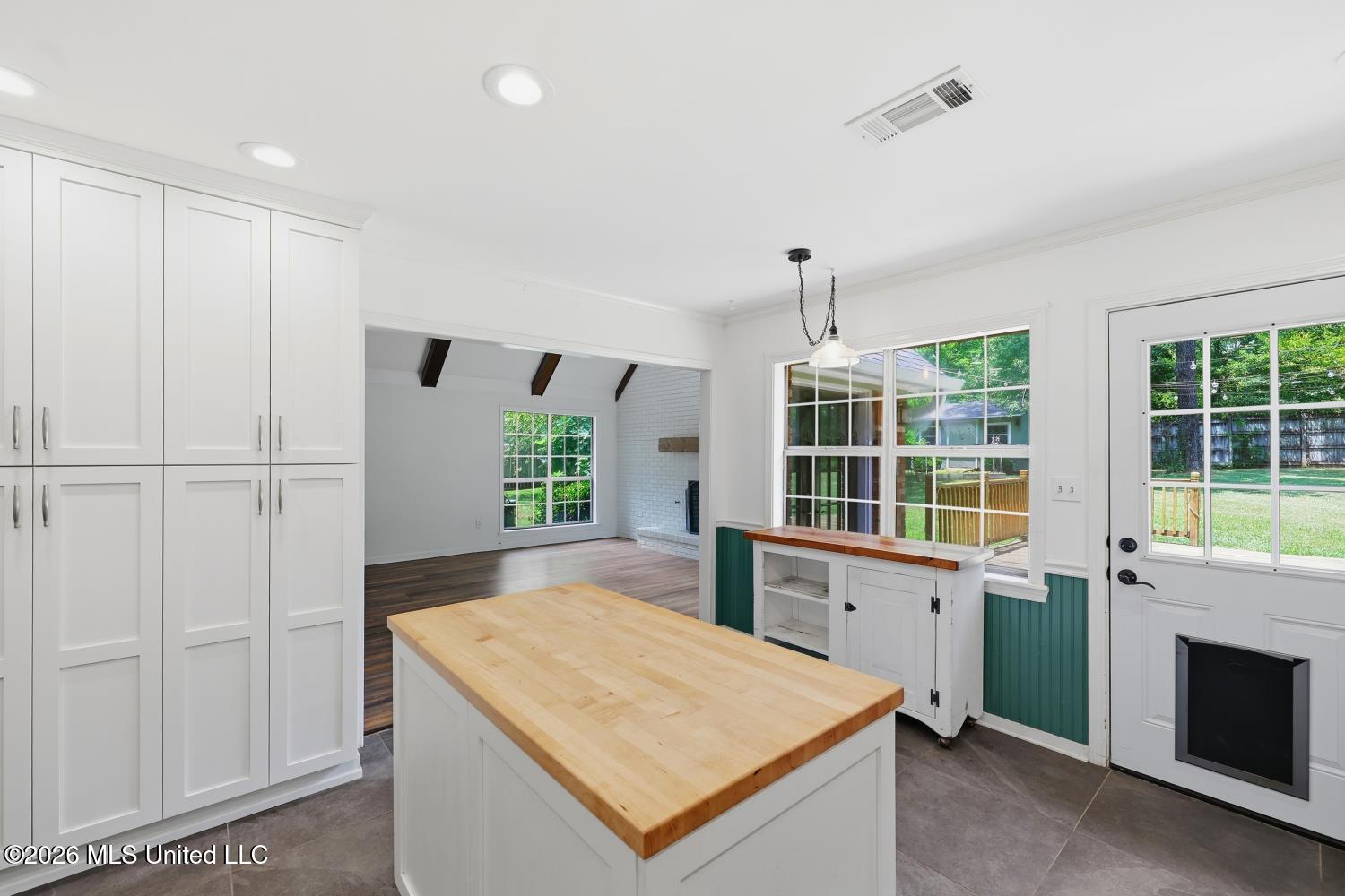 612 Trailwood Drive Property Photo 14
