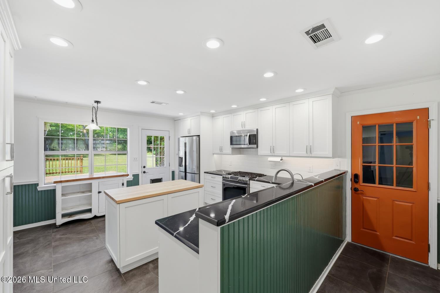 612 Trailwood Drive Property Photo 15