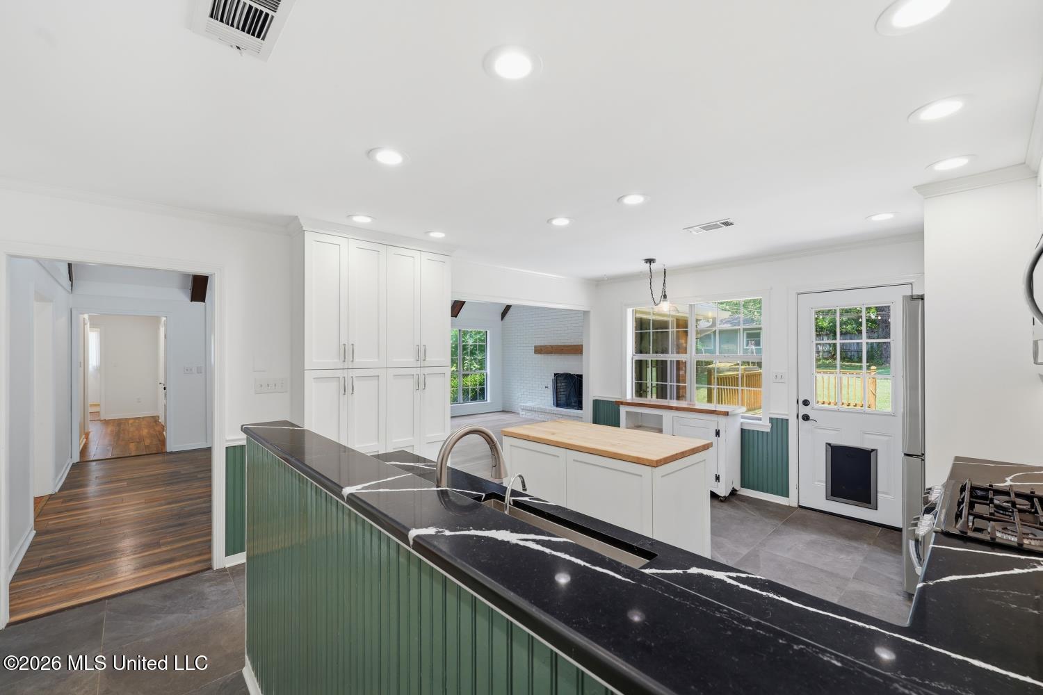 612 Trailwood Drive Property Photo 16