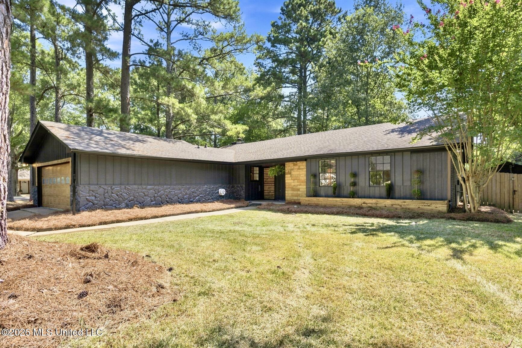 101 S Boxwood Place Property Photo 1