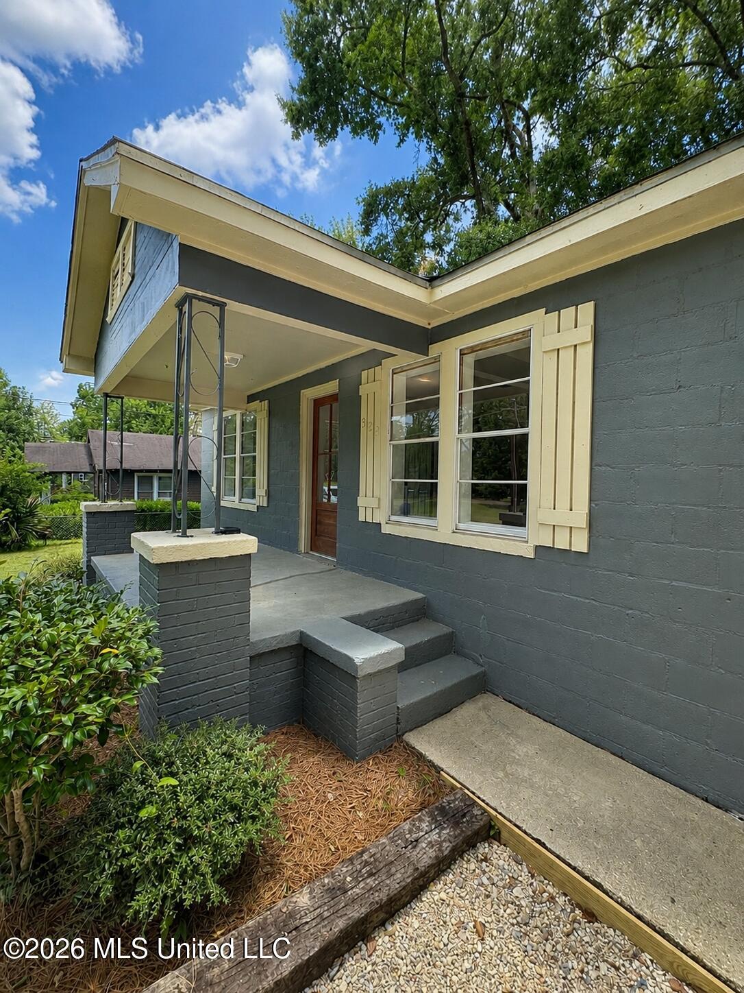 520 1st Street Property Photo 3