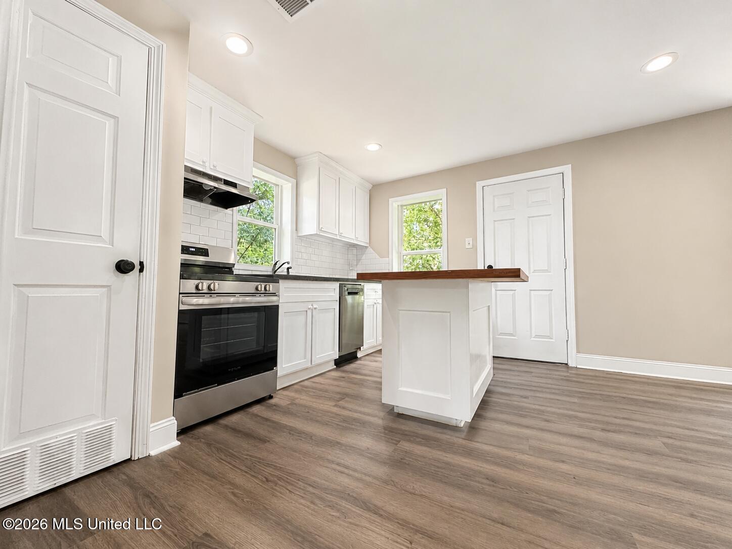 520 1st Street Property Photo 12