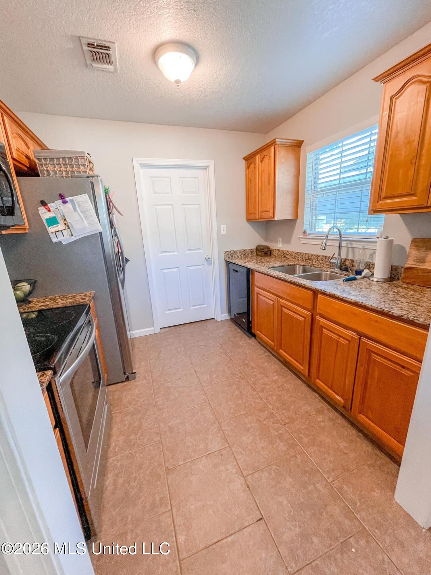 106 Thompson Property Photo 3