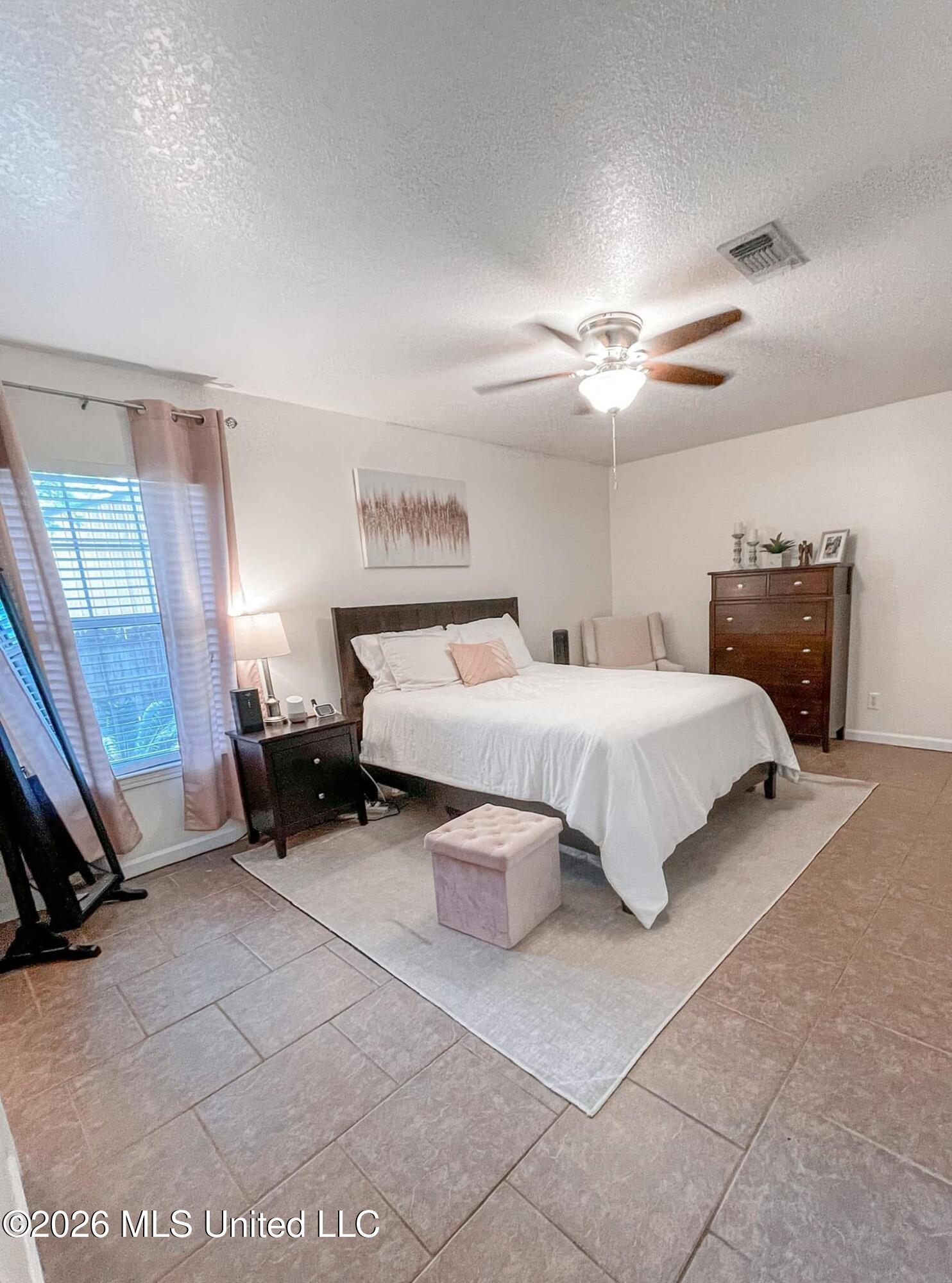 106 Thompson Property Photo 6