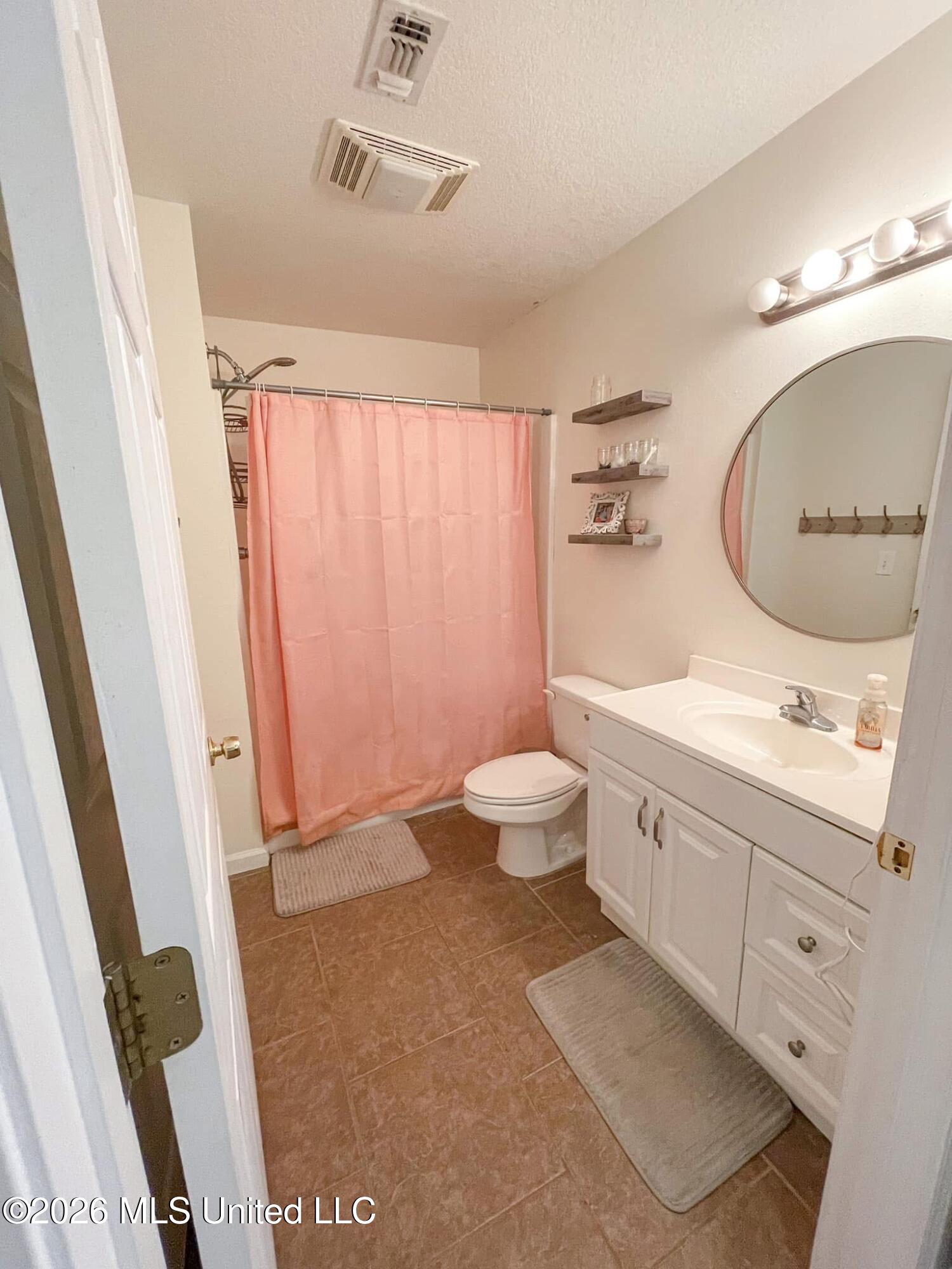 106 Thompson Property Photo 7