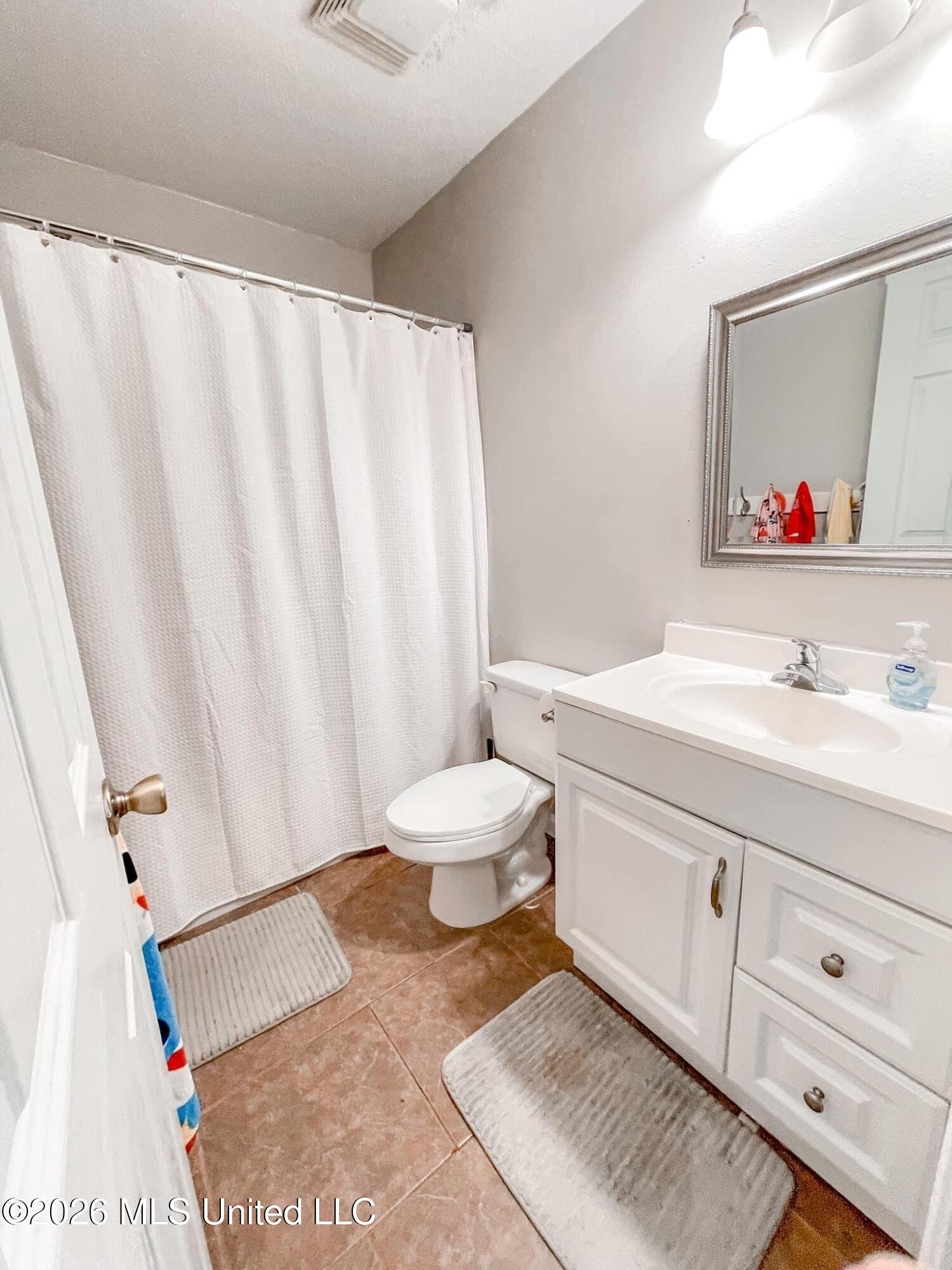 106 Thompson Property Photo 10