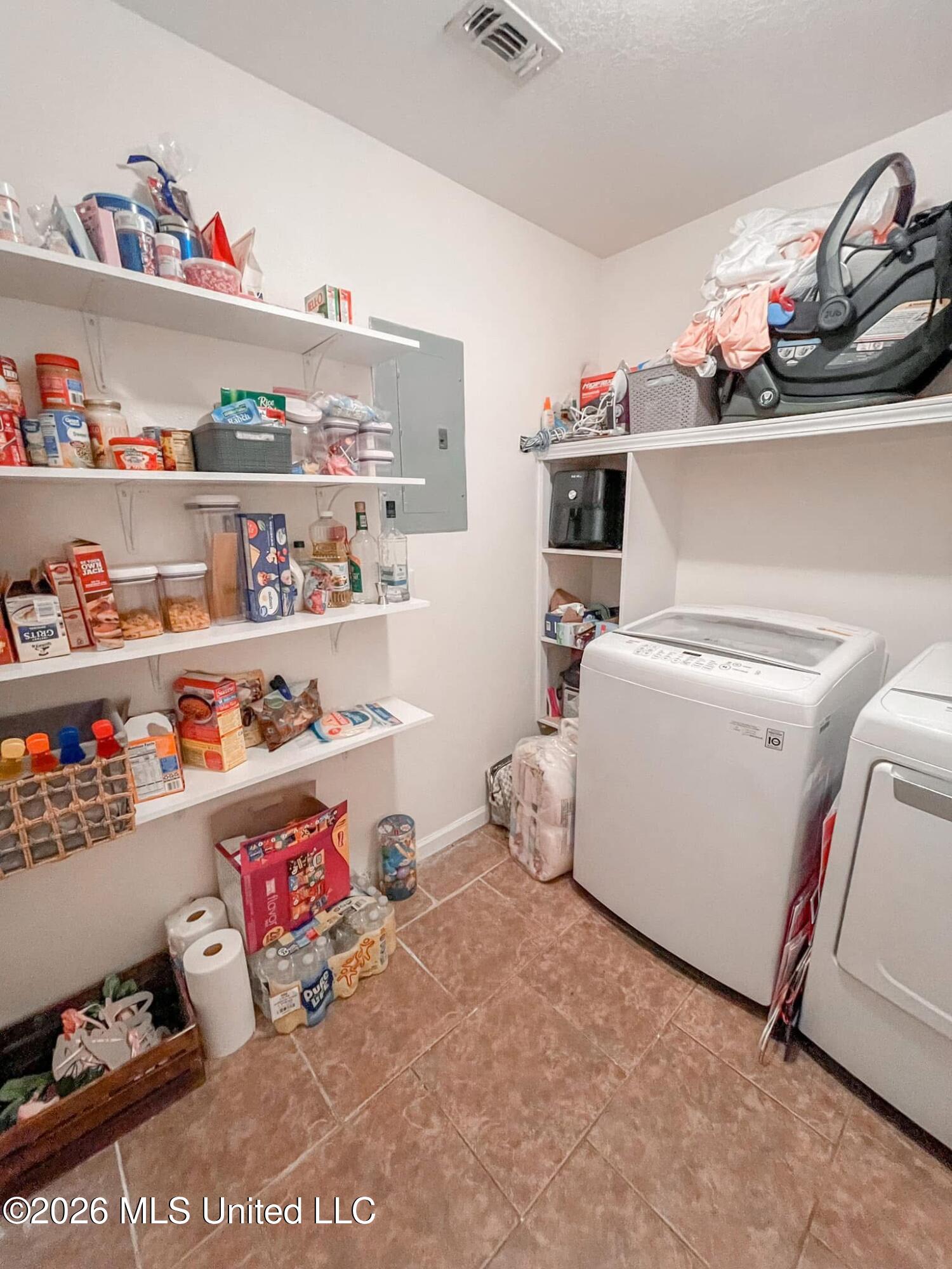 106 Thompson Property Photo 12
